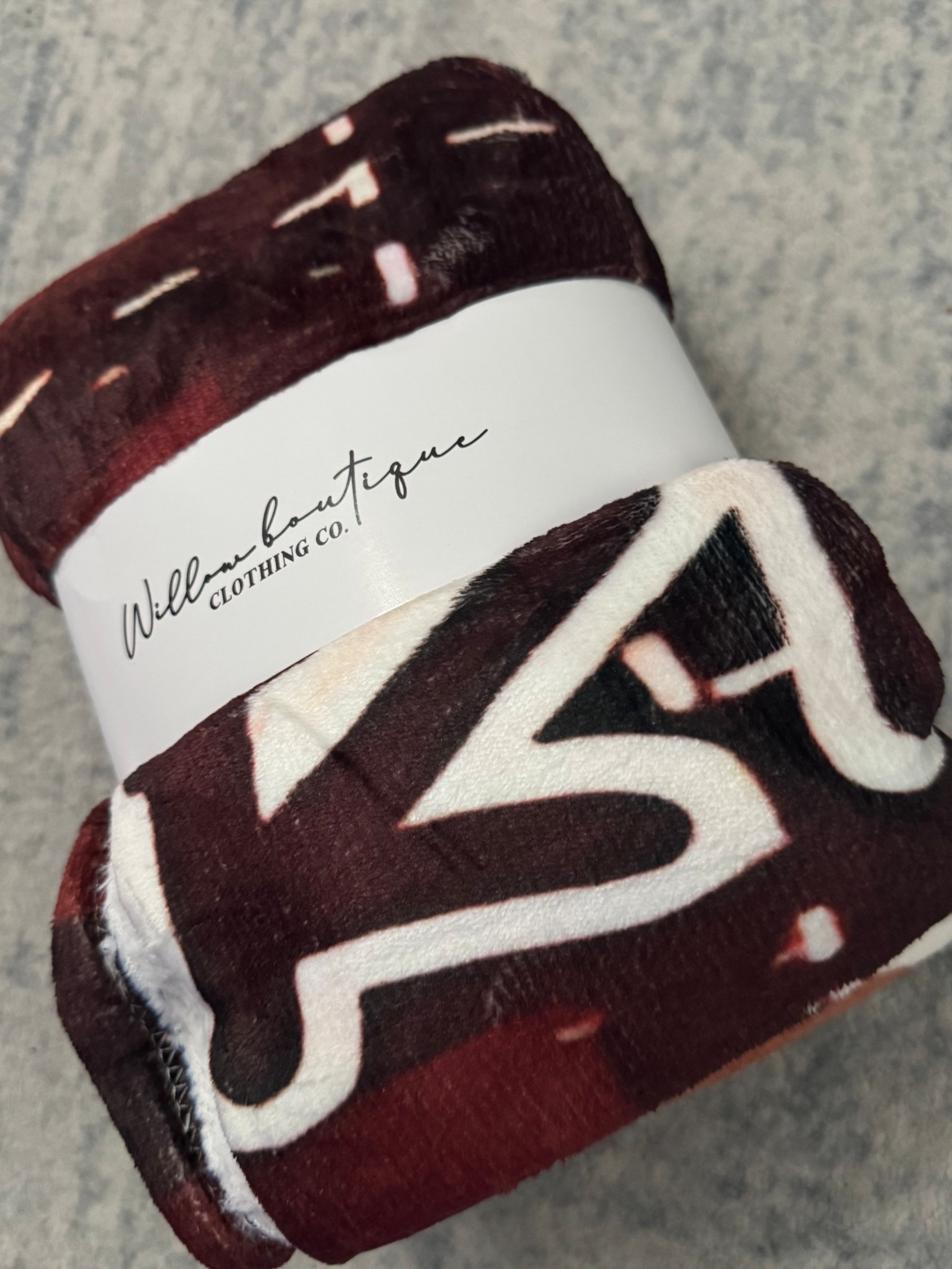 Willow Boutique ♥️
Mystery Christmas Blanket
*use code: TARALEE for 20% off!

#LTKGiftGuide #LTKHoliday #LTKCyberWeek