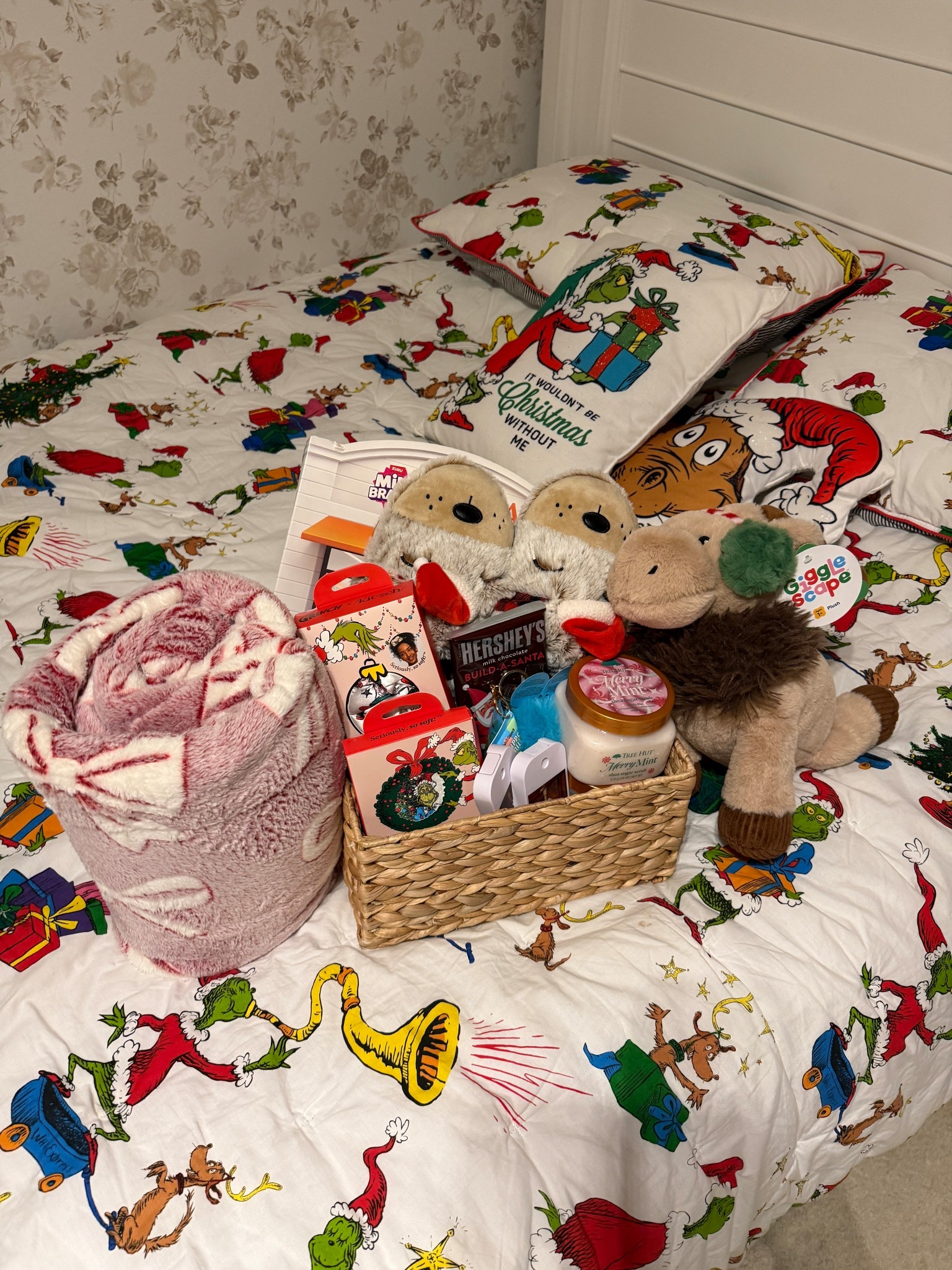 Finally set out the Brrr Baskets!
#brrbasket #brrrbaskwt #christmasbasket #tweenchristmasgifts #grinch #kitsch #ulta

#LTKGiftGuide #LTKHoliday #LTKKids