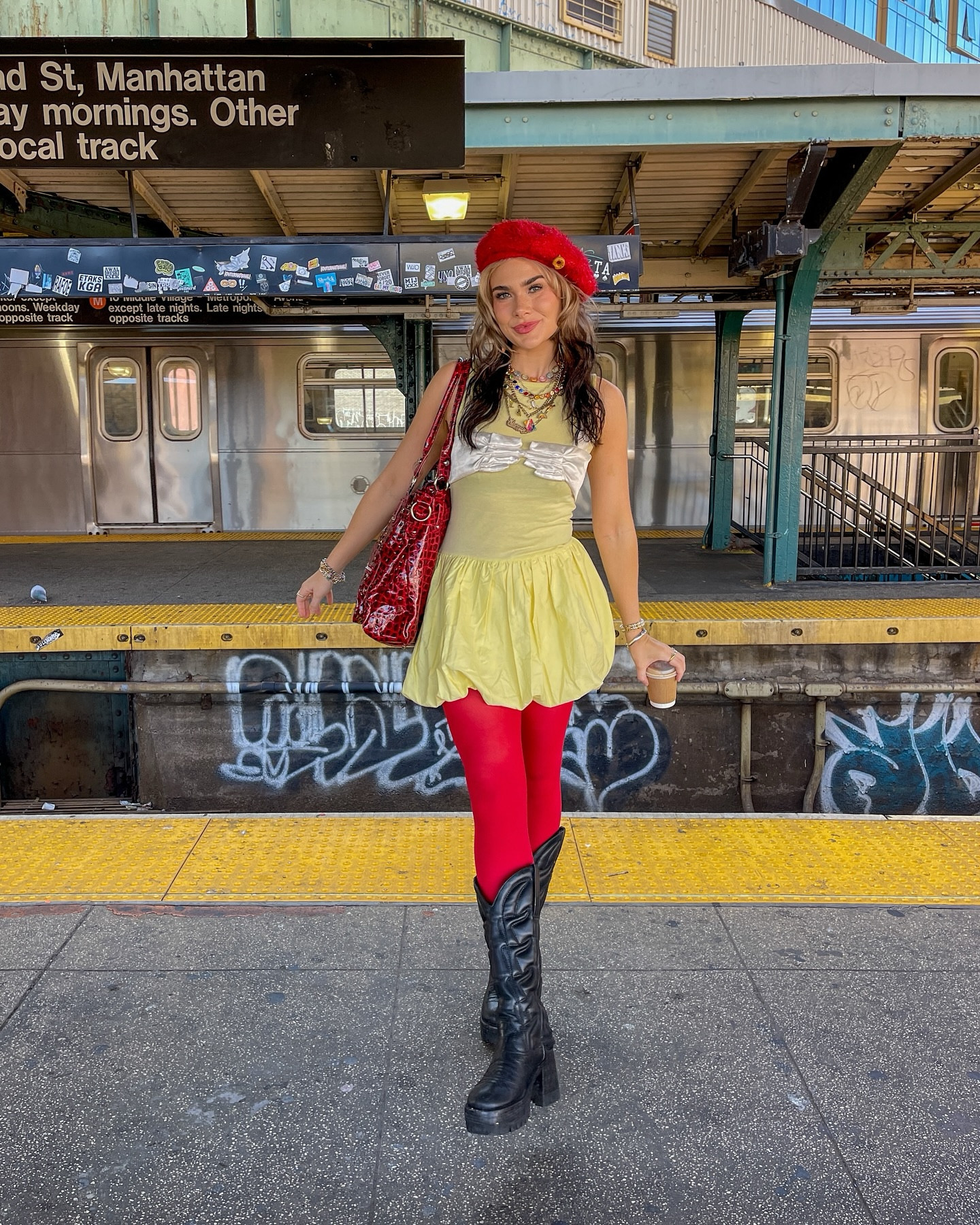 happy!!! 2!! be!! here!!! 🚕🍎✨

#colorfulfashion #maximaliststyle #nycfashion