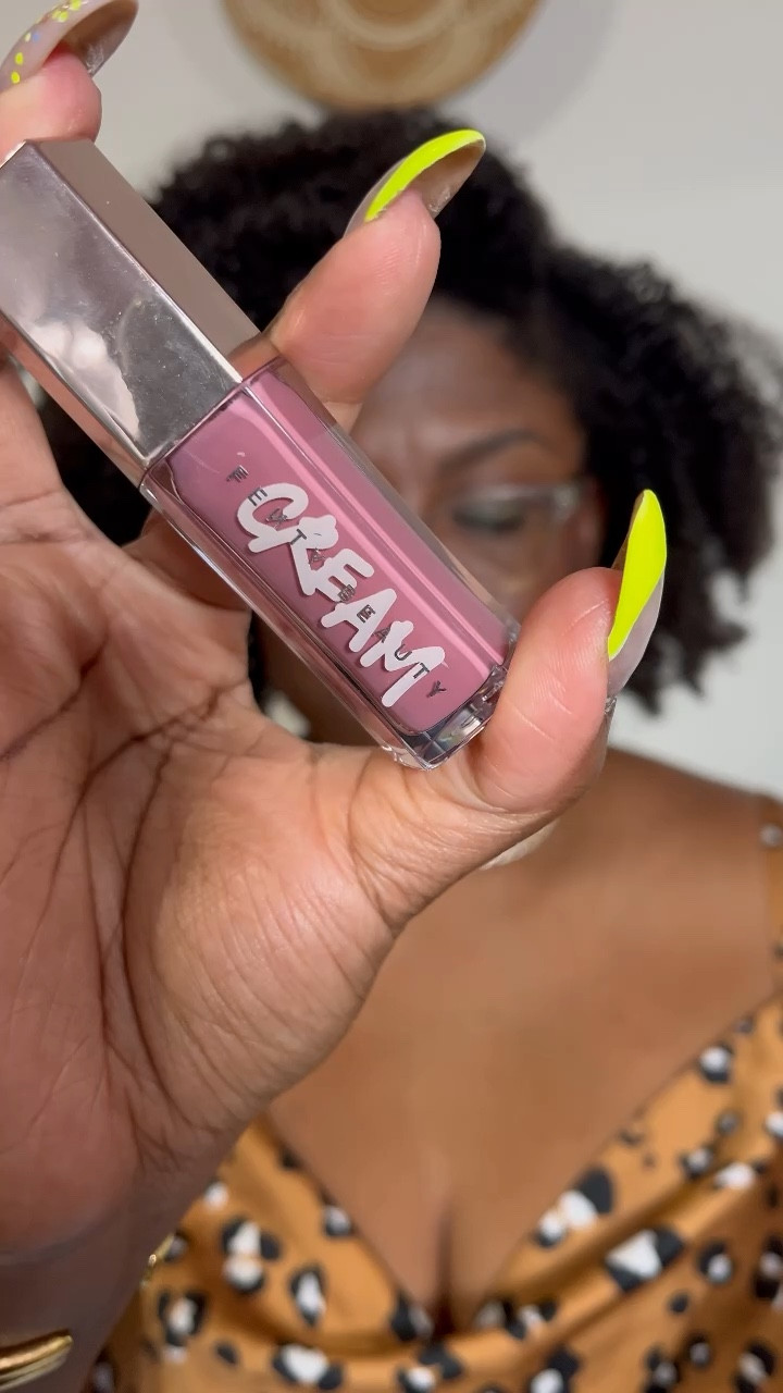 The brown liner + mauve lip combo remains undefeated! 💪🏾 

To be honest, I was afraid of Mauve Wife$. I was clearly trippin’ because this is gorgeous! 

I used Mac lipliner in Nightmoth and Fenty Beauty Gloss Bomb in Mauve Wive$ - Rosy Mauve

Melanated makeup, black girl makeup, lip combos, 

#LTKFind #LTKbeauty #LTKunder50