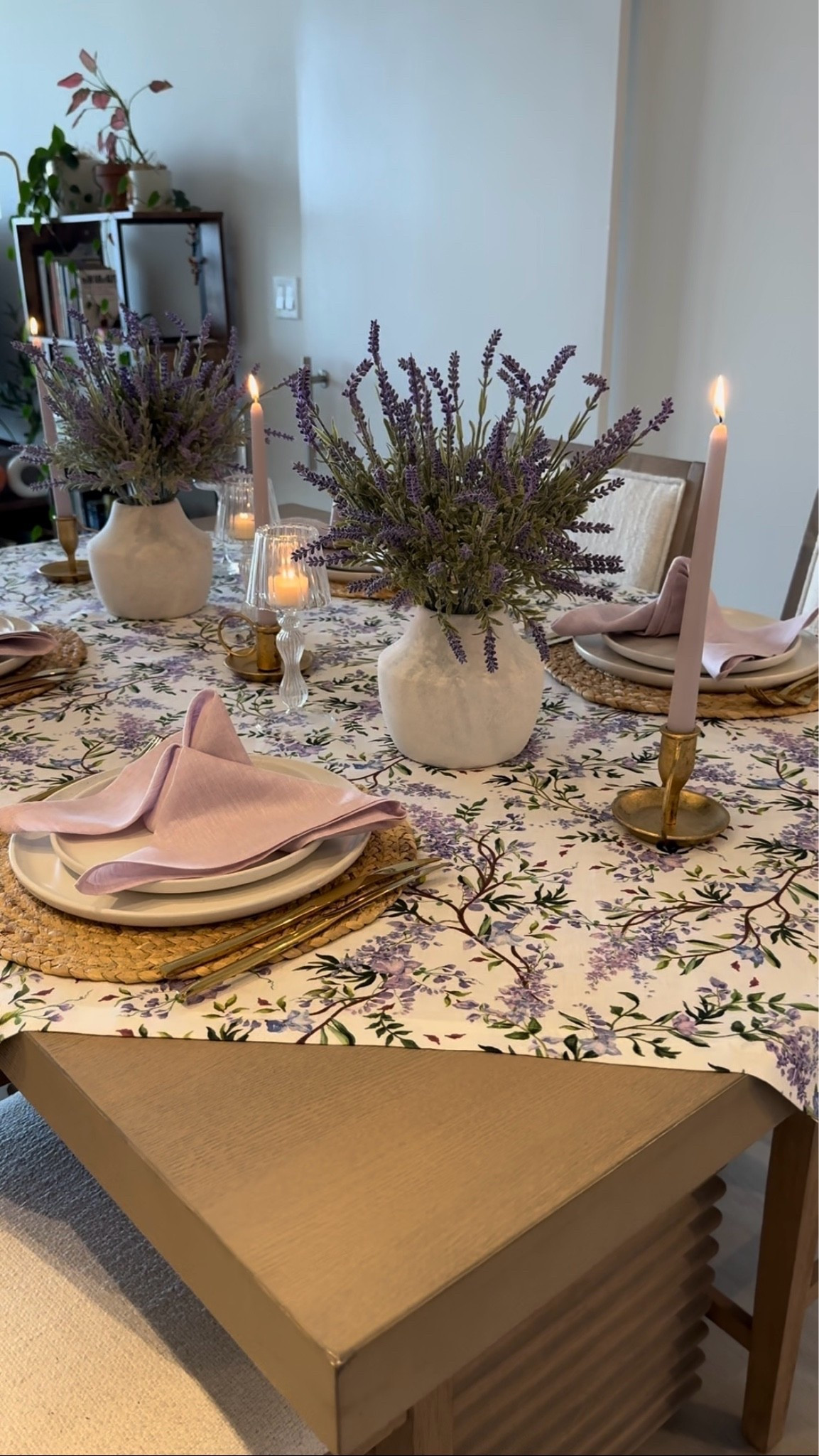 Set a lavender-themed table with me 🪻

#tablescape #tabledecor #summertablescape #settgetable