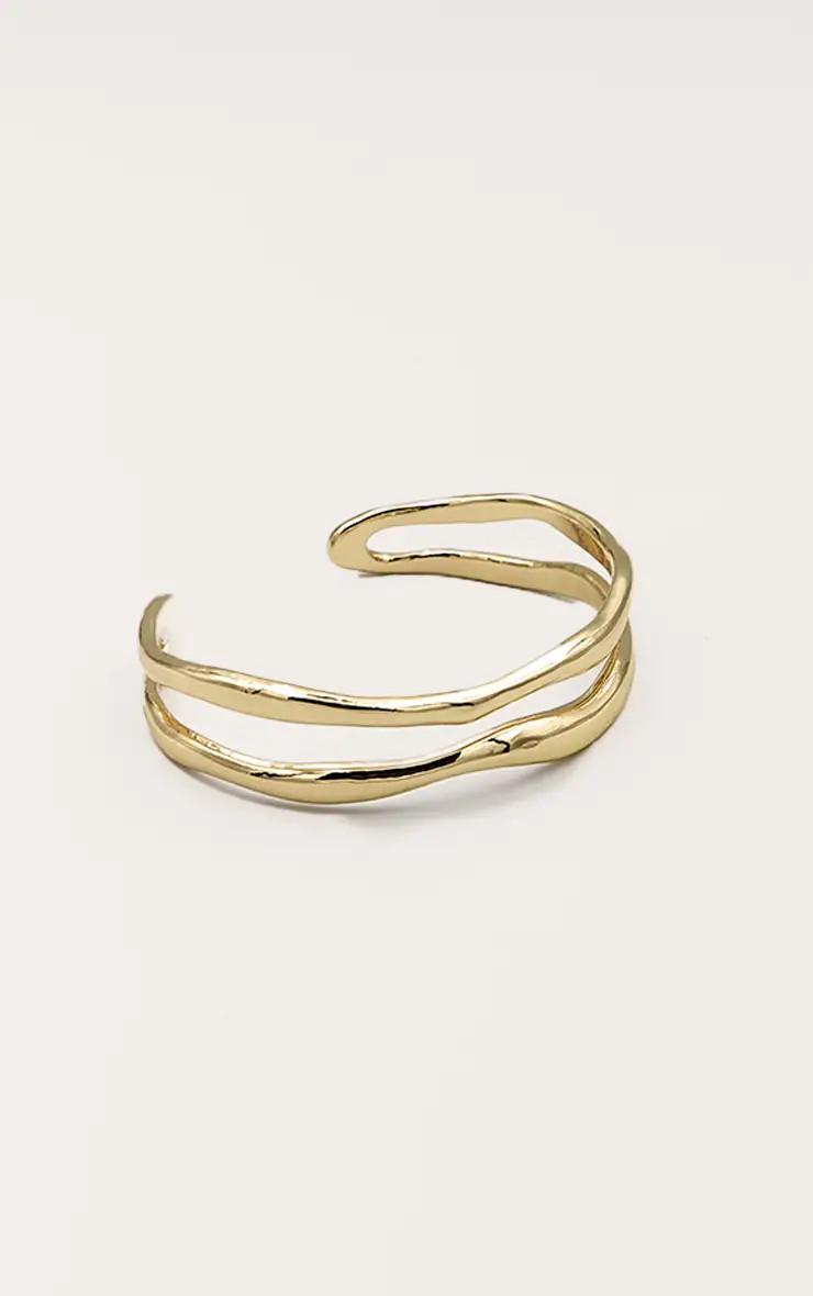 Gold Double Ridge Wave Bangle | PrettyLittleThing | PrettyLittleThing UK