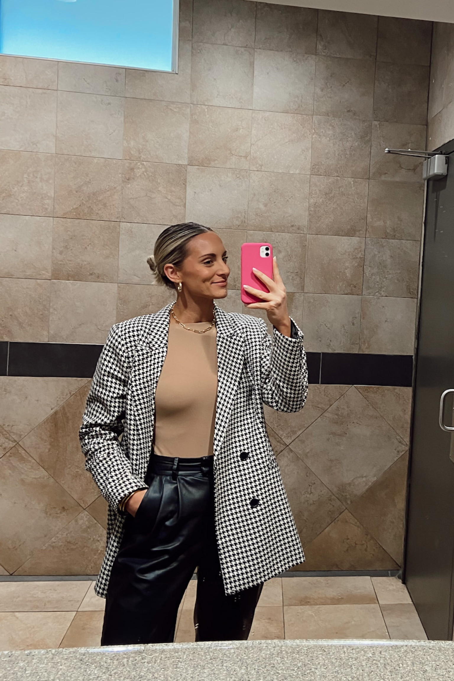 Express is having 30-50% off everything. My work ootd is on sale!! #ootd #express #sales


#LTKworkwear #LTKsalealert #LTKunder50