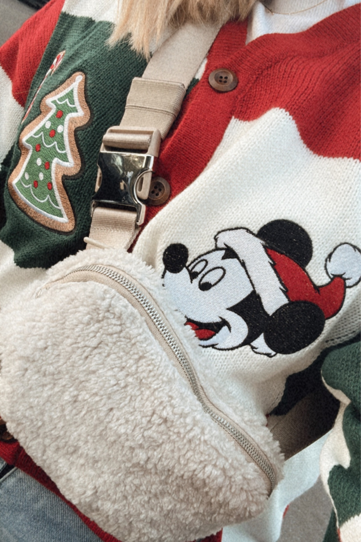 The cutest cardigan to ever exist is from Hot Topic 🎅🏻 

#disneyland #christmas #mickeymouse #disneyfit #holiday #losangeles 

#LTKfit #LTKHoliday #LTKSeasonal