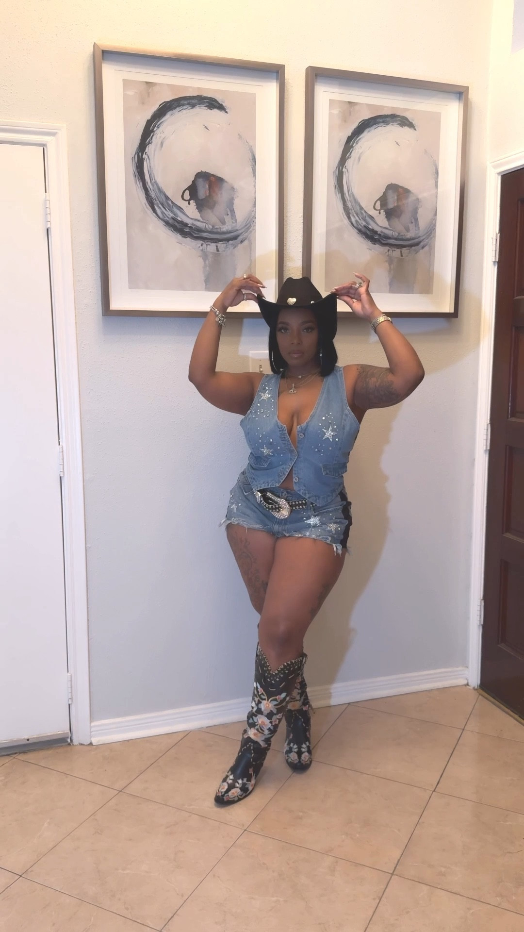 Western Hat/outfit : fashion nova
Boots: @dillard 
Note: boots run big I wear a 9 I got them in a 8 
