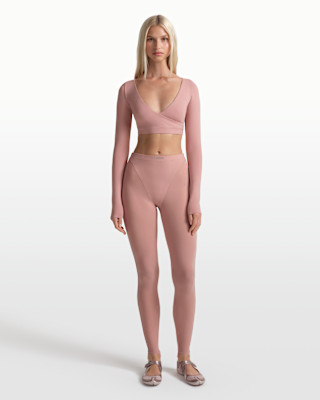 NikeSKIMS Weightless Layers | Nike (US)