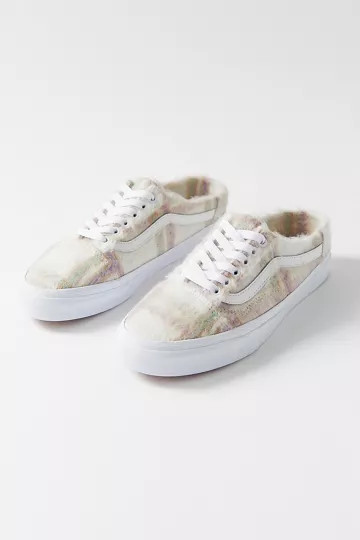 Vans Old Skool Fuzzy Mule Sneaker | Urban Outfitters (US and RoW)