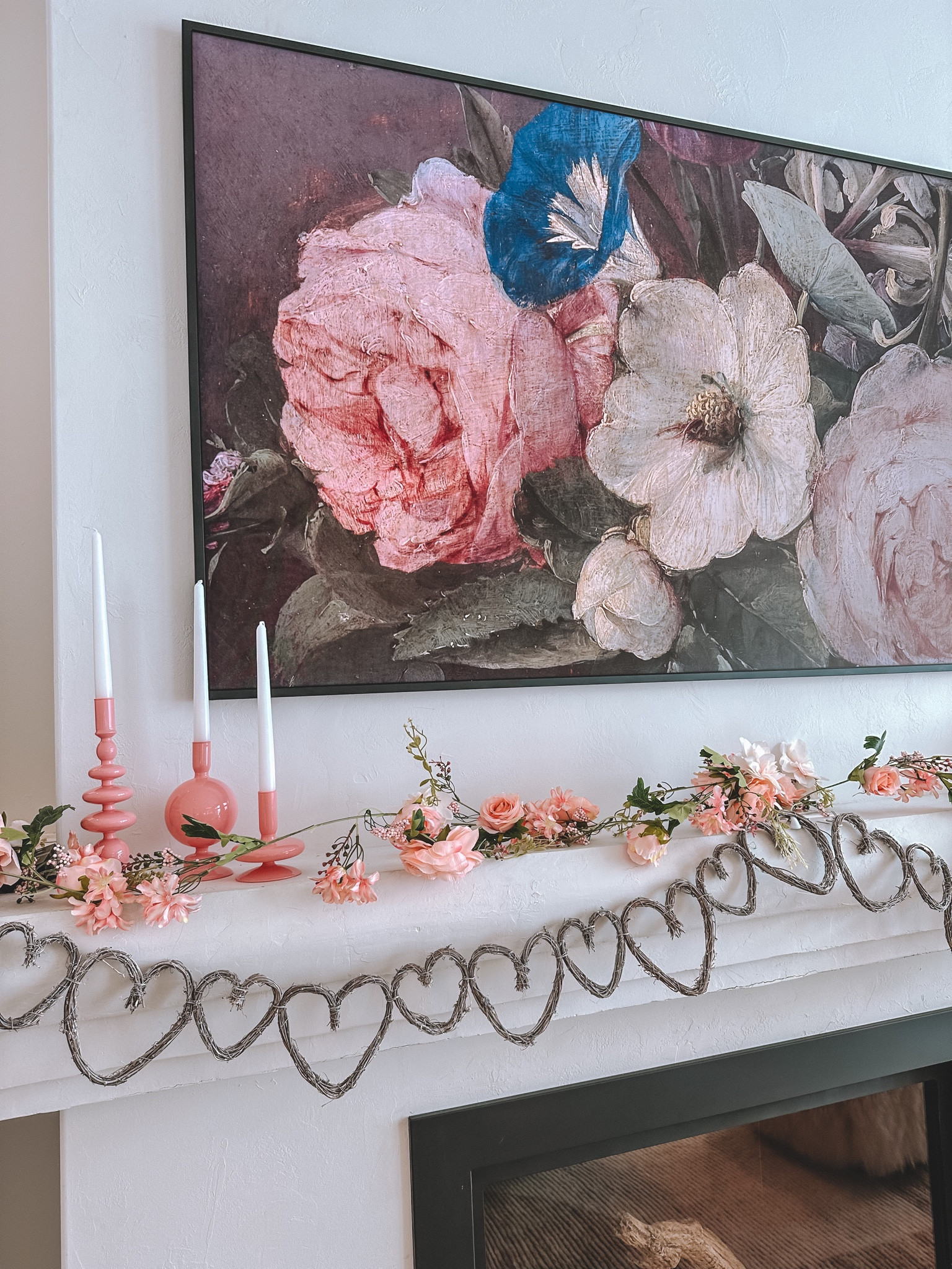 Valentines mantle decor 💕💕💕