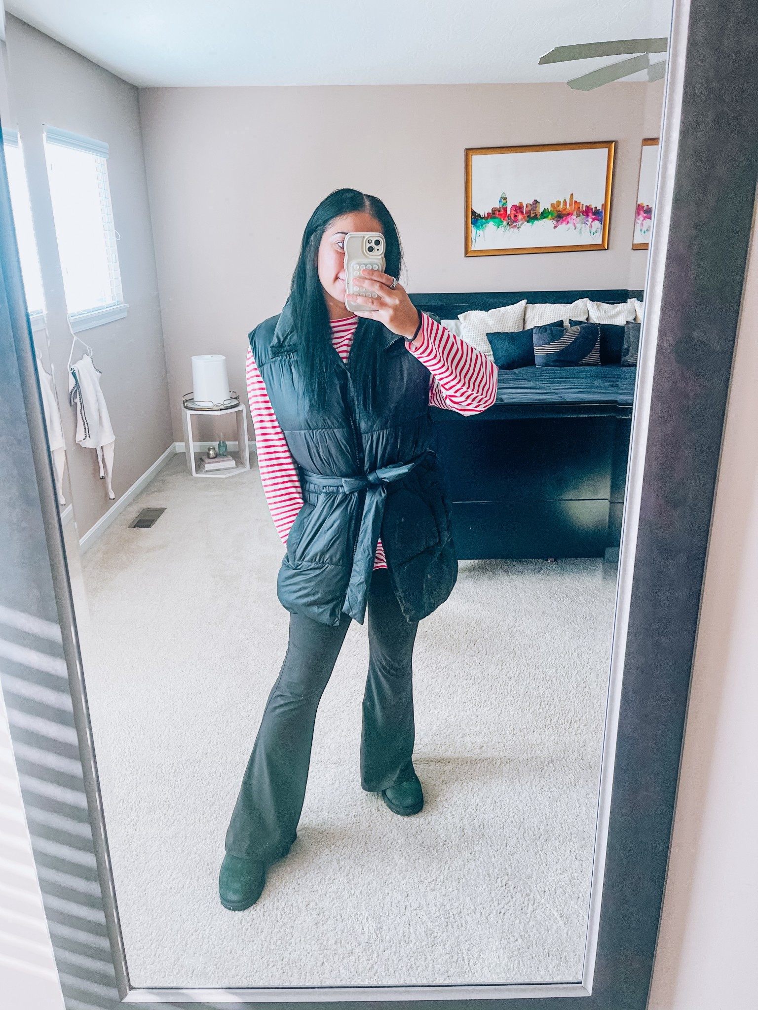 Stripe tee
Puffer vest
Flare leggings
Ugg mini short boots
Casual mom style


#LTKHoliday #LTKgrwm #LTKdayinmylife