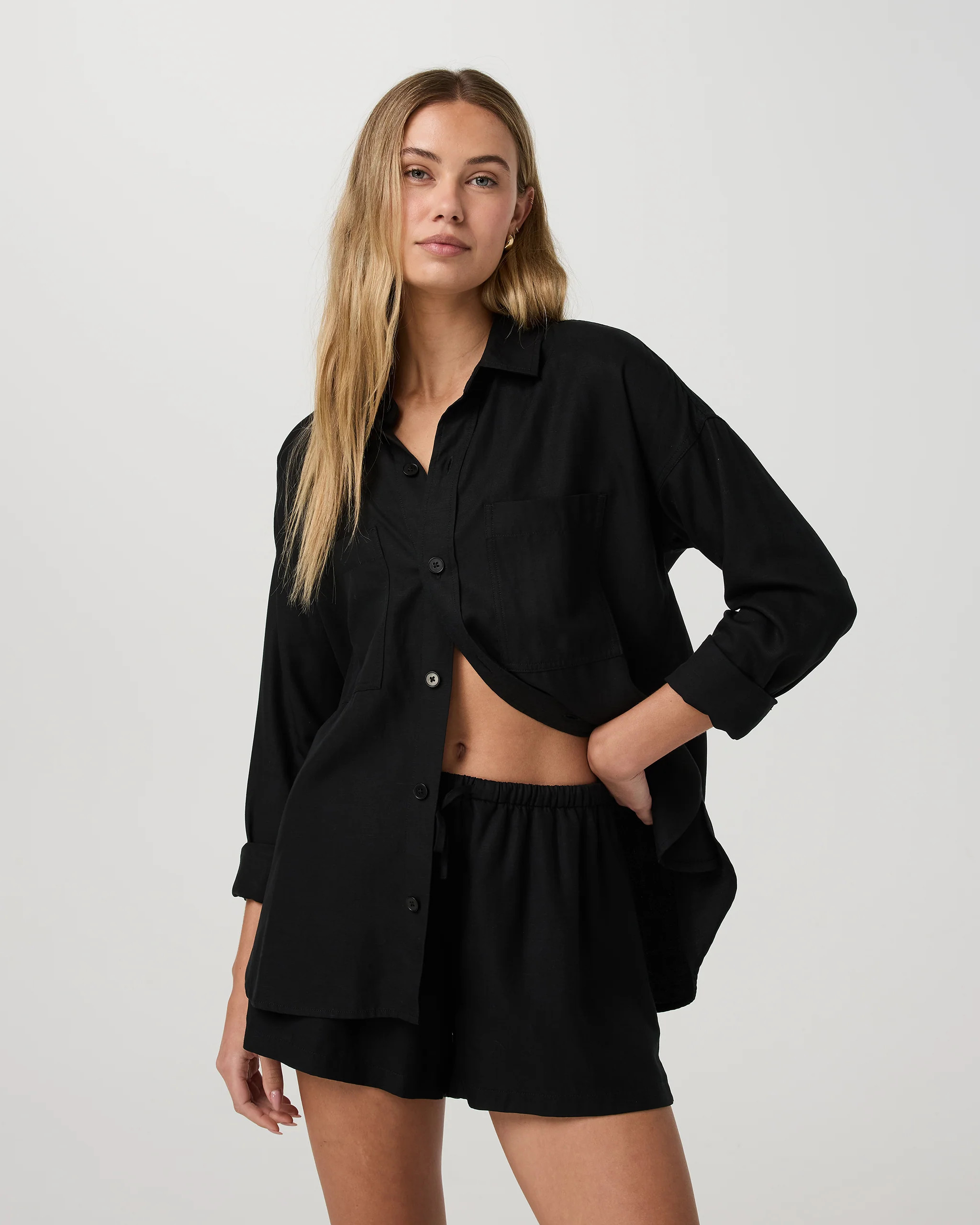 Trestles Twill Button Up – Women's Black Oversized Shirt – Vuori | Vuori Clothing (US & Canada)