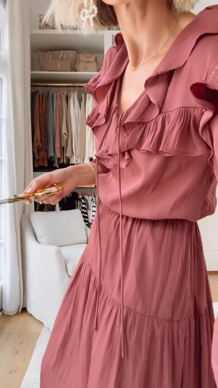 I am not a huge fan of ties, so I cut the strings off this dress! This dress is on sale right now! Wearing XS!

Loverly Grey, Target, Black Friday sale, holiday looks, holiday party, Christmas party, family photos, Christmas family photos, Thanksgiving outfit, Thanksgiving dress 

#LTKHoliday #LTKSeasonal #LTKSaleAlert