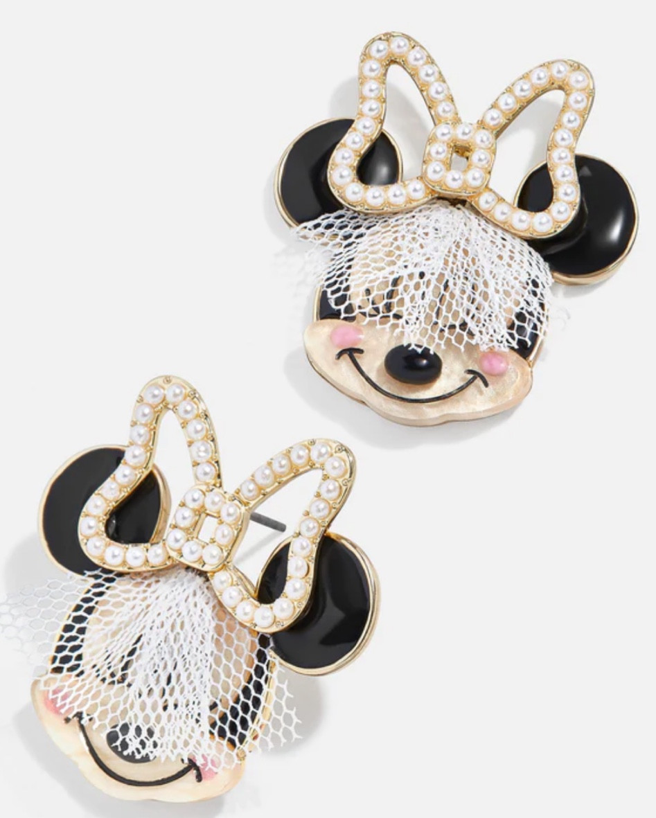 Minnie Mouse wedding earrings 💍

Disney weddings, Disney bride, Minnie Mouse, Disney wedding, earrings, baublebar 

#LTKSeasonal #LTKcurves #LTKwedding