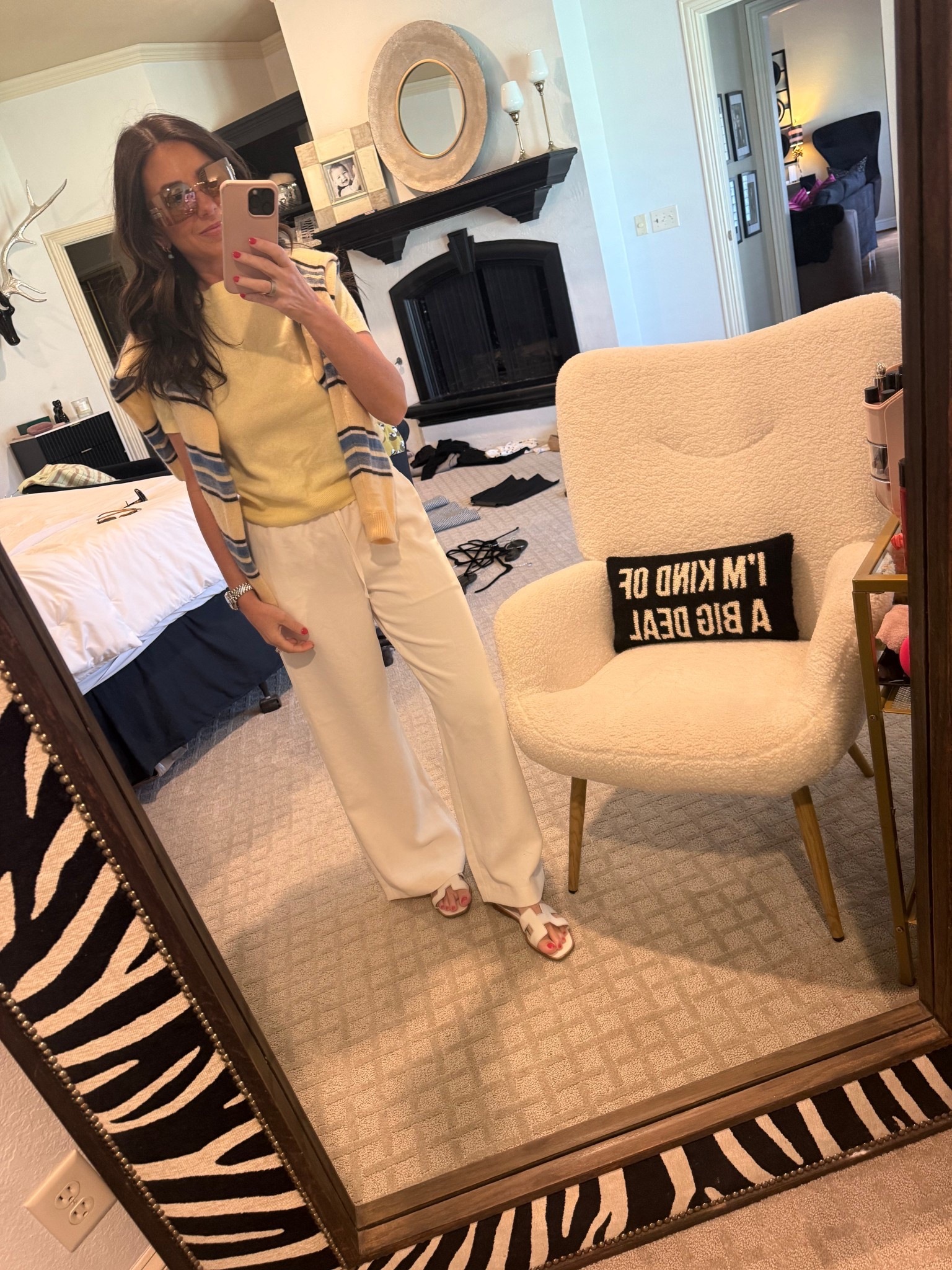 💛🤍💛🤍

Sweater(s): small
Pants: extra small 