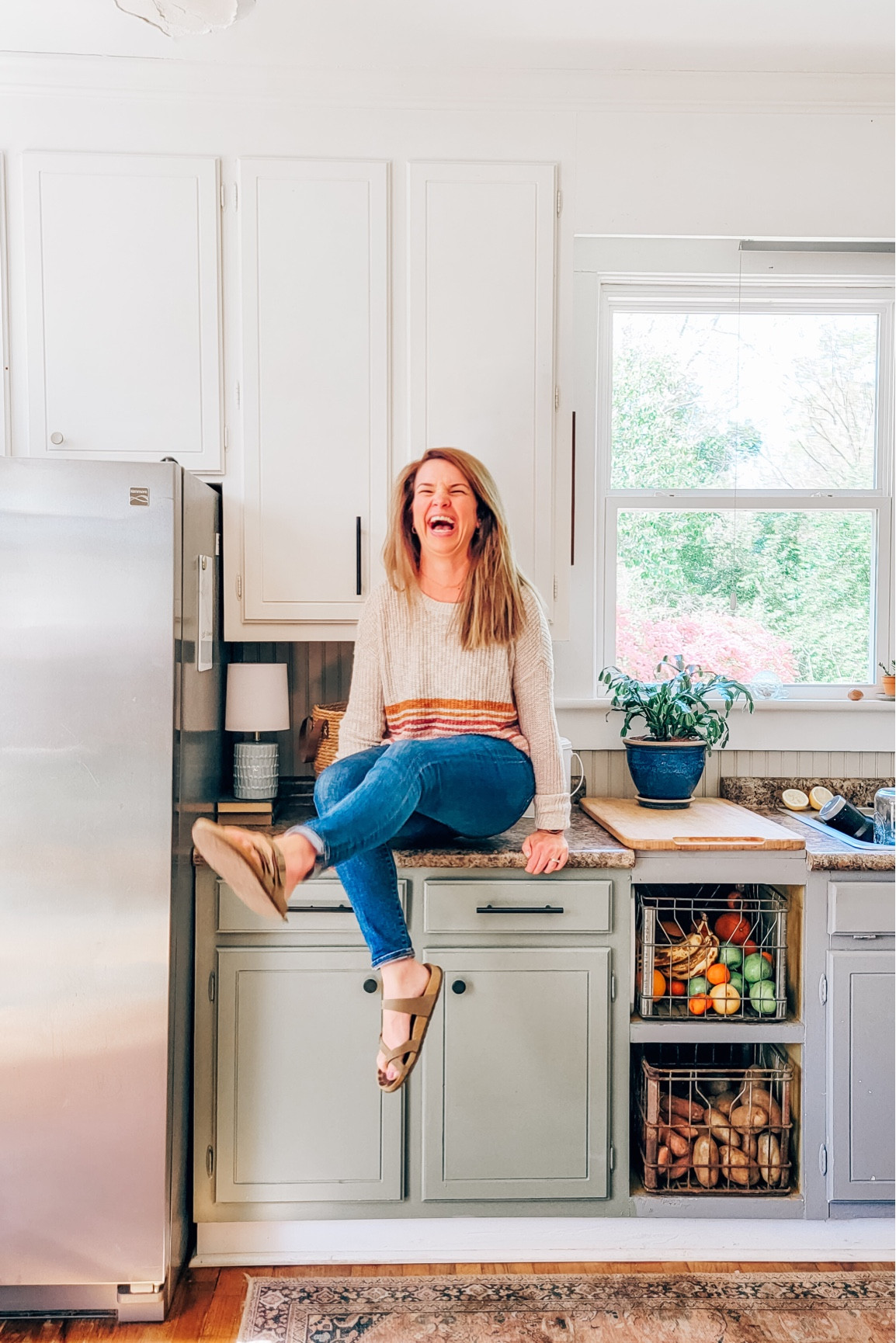 4 quick fixes for your kitchen flow 

SHELF DIVIDER
LAZY SUSAN
COMMAND HOOKS
EXPANDABLE DRAWER DIVIDERS