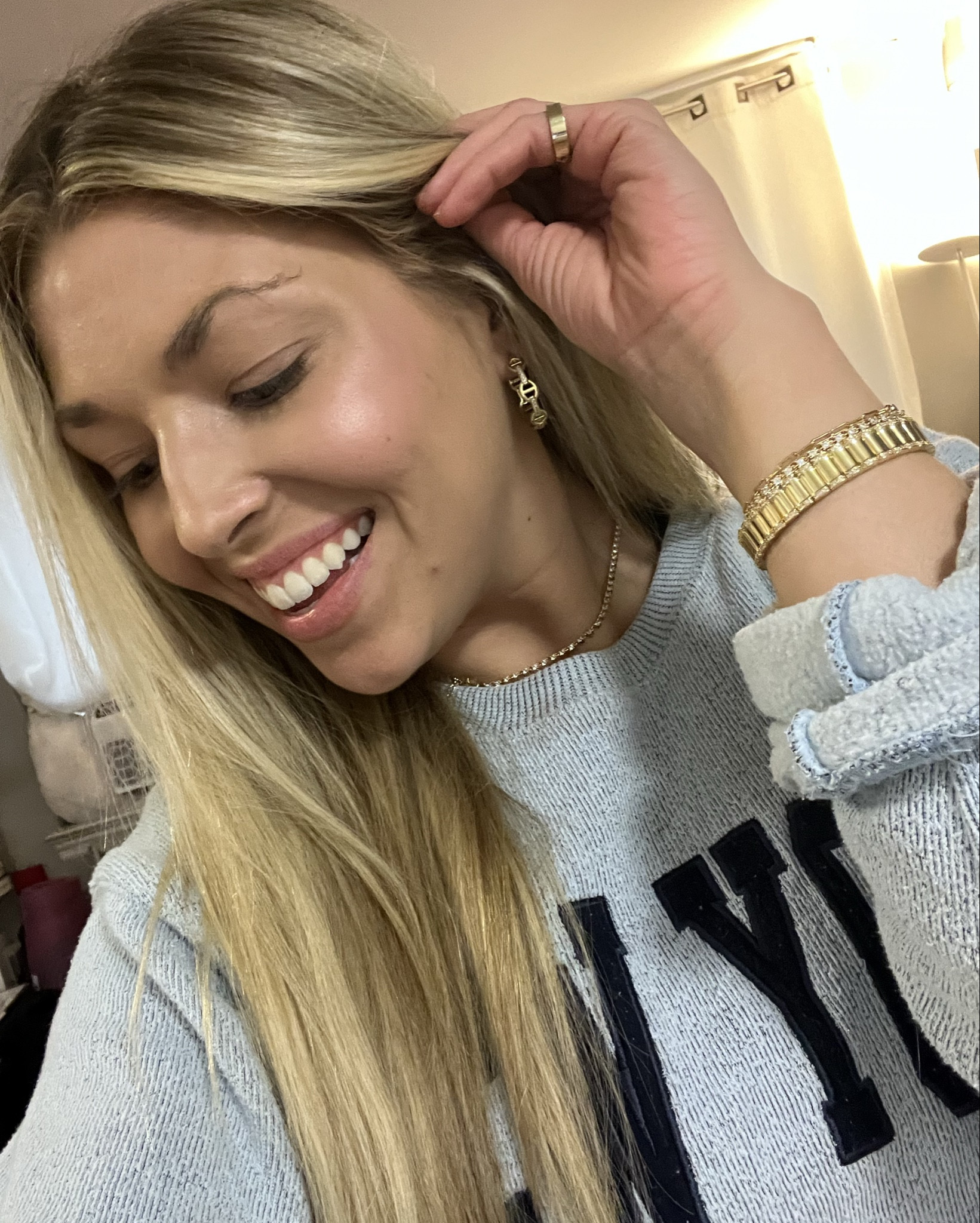 Loooviiinggg my new ELECTRIC PICKS! Minimal yet glamorous! Get your selects fast! 🩷🤩💋 thank you for stopping me in the streets😜

Electric Picks 
Jewelry 
Accessories 
Fashion
Beauty
Style
Lifestyle
Fashion 


#LTKSeasonal #LTKStyleTip #LTKBeauty