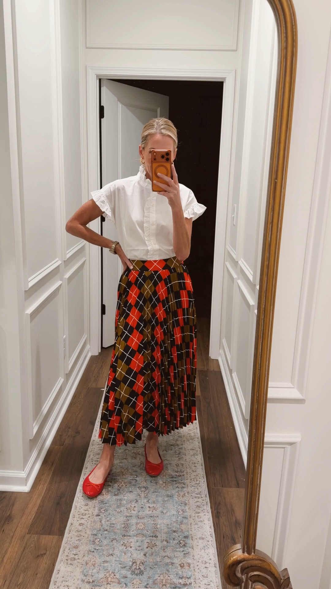 Today’s outfit of the day this are ruffle top from Walmart size extra small under $30 and there’s a beautiful preppy skirt. Also size extra small under $35.