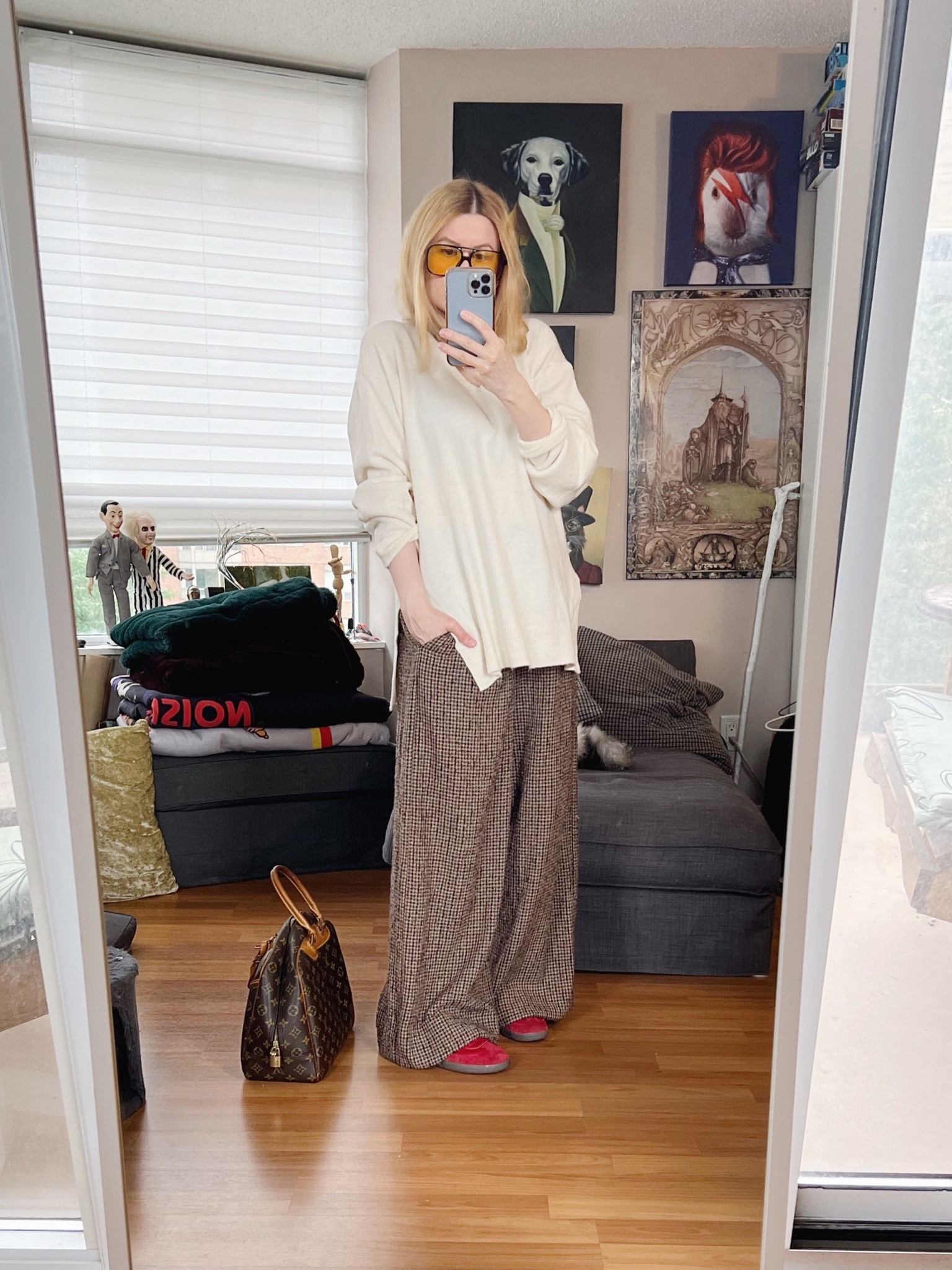 My goal for the last year was to include a minimum of one secondhand/thrifted/vintage item in my outfit each day and I did it. Most days are more than two. In this outfit it is the trousers and handbag.
•
.  #summerlook  #torontostylist #StyleOver40  #secondhandFind #fashionstylist #FashionOver40  #vintagelouisvuitton #prepstyle #MumStyle #genX #genXStyle #shopSecondhand #genXInfluencer #WhoWhatWearing #genXblogger #secondhandDesigner #Over40Style #40PlusStyle #Stylish40s #styleTip  #secondhandstyle 


#LTKshoecrush #LTKstyletip #LTKover40