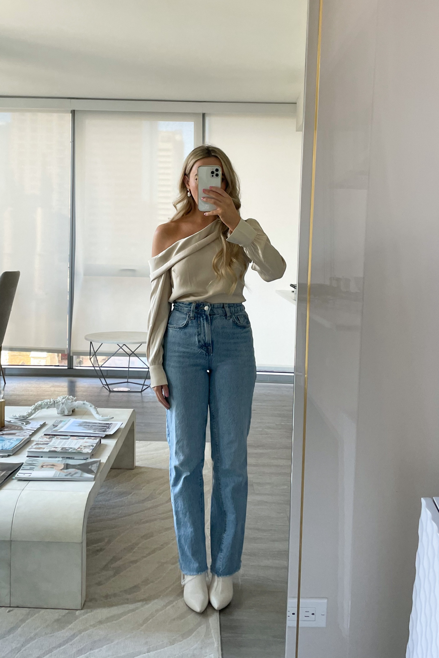 One of my favorite glam looks for holiday parties or dinners 

Engagement photo outfit idea
White boots
Christmas party outfit
Holiday earrings
Christmas jewelry
Glam jewelry 
NYE outfit ideas 

#LTKHoliday #LTKparties #LTKwedding

#LTKParties #LTKFindsUnder100 #LTKWedding