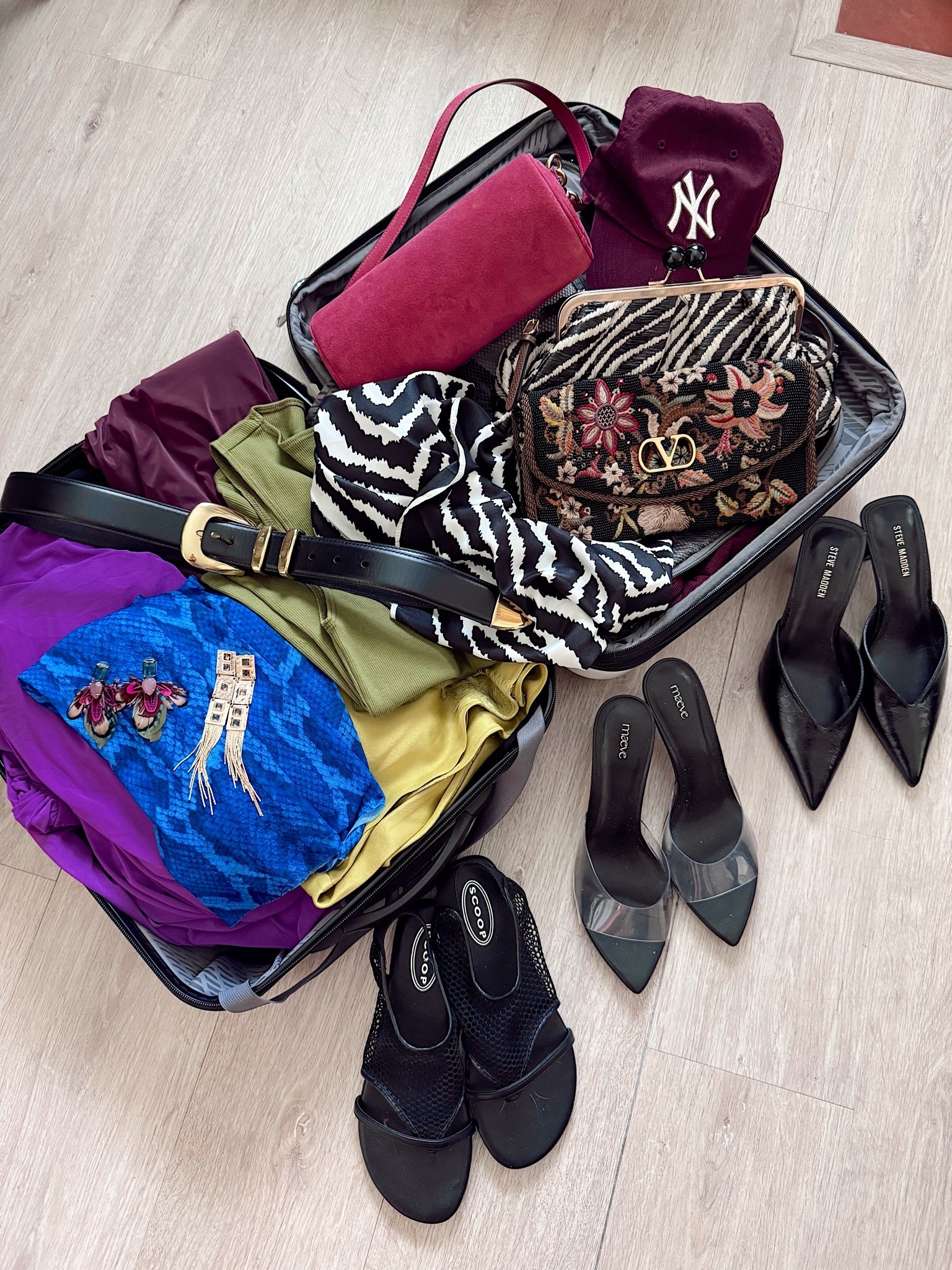 A little sneak peak of what I’m packing for NYFW!! So excited for a week full of fun events! 

Midsize style, fall outfits, fall style, fall trends, petite fashion, fall shoes

#LTKNYFW #LTKMidsize #LTKPetite