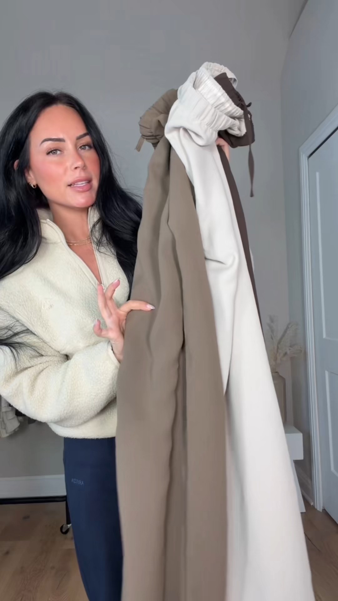 My most worn pants everrr. So easy to throw on, dress up or keep casual, and they flow so perfectly. Linking on my LTK 🤎

My sizing 5’7, 145lbs, 32dd
Wearing size small, size small tall, size medium in that order!

@Aritzia 

#LTKootd #LTKWorkwear #LTKSpringSale