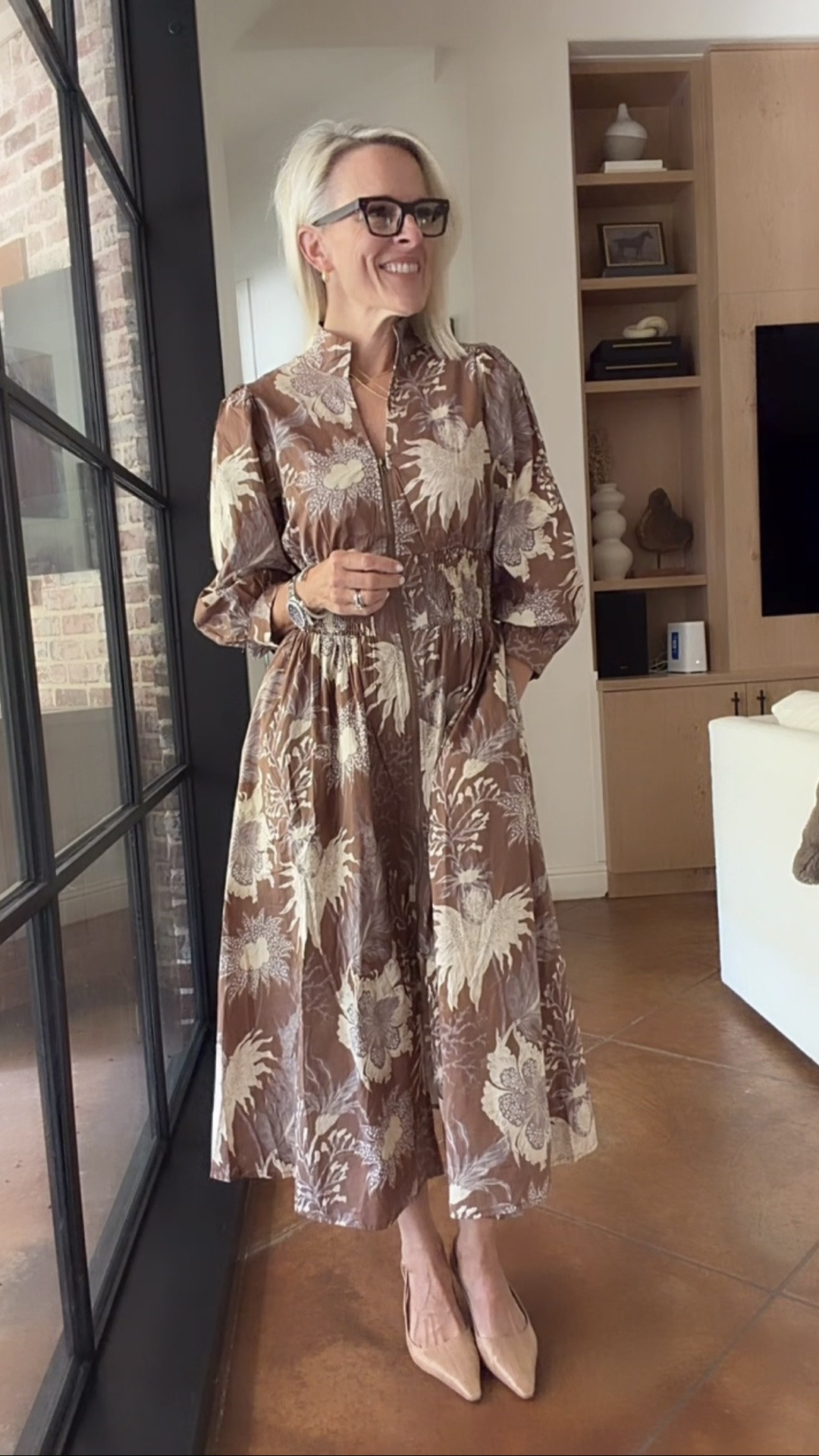 If in need of dresses, sweaters for fall @Avara just launched some great ones! 

Sweaters - small
Cardigan- medium
Dresses - small 

Code CINDY15 for 1st time shoppers