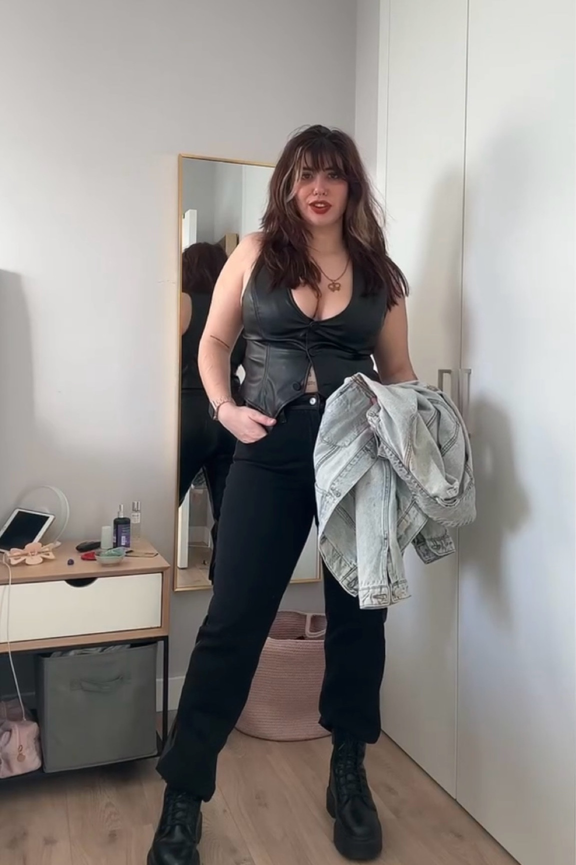 about me: 164cm | UK14 | 30H

outfit detail and sizes: 
leather waistcoat - asos [14]
leather jeans - abercrombie [30]
platform boots - dr martens
jean jacket - primark

#LTKmidsize #LTKFestival