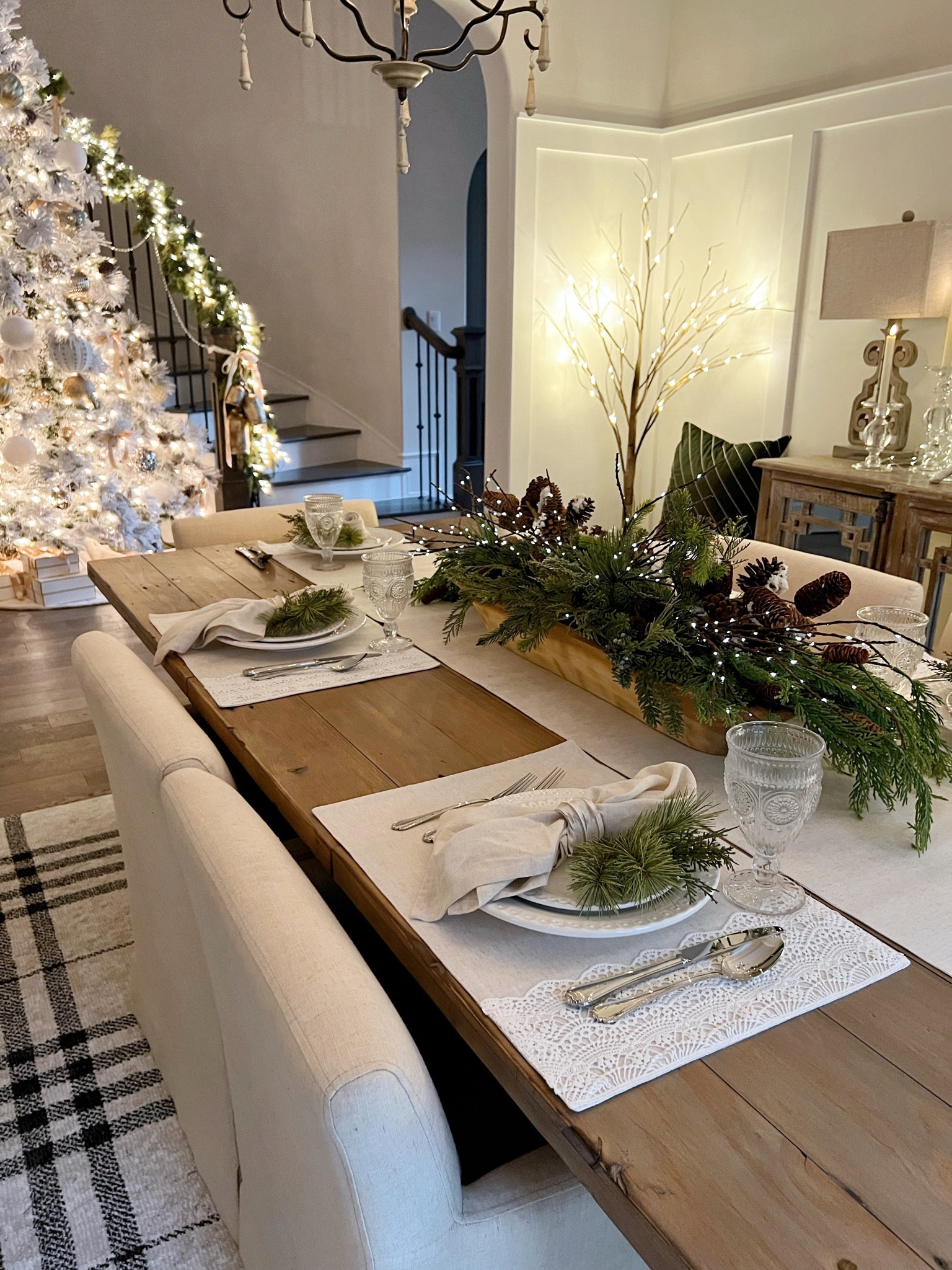 Dining room Christmas decor 

#LTKhome #LTKHolidaySale #LTKHoliday