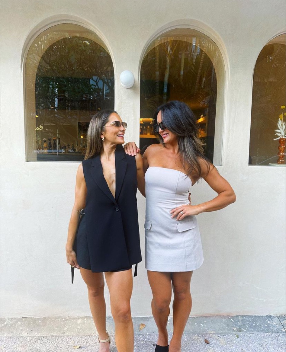 🤍 similar strapless mini dress is linked!

#LTKaustralia #LTKstyletip #LTKSeasonal