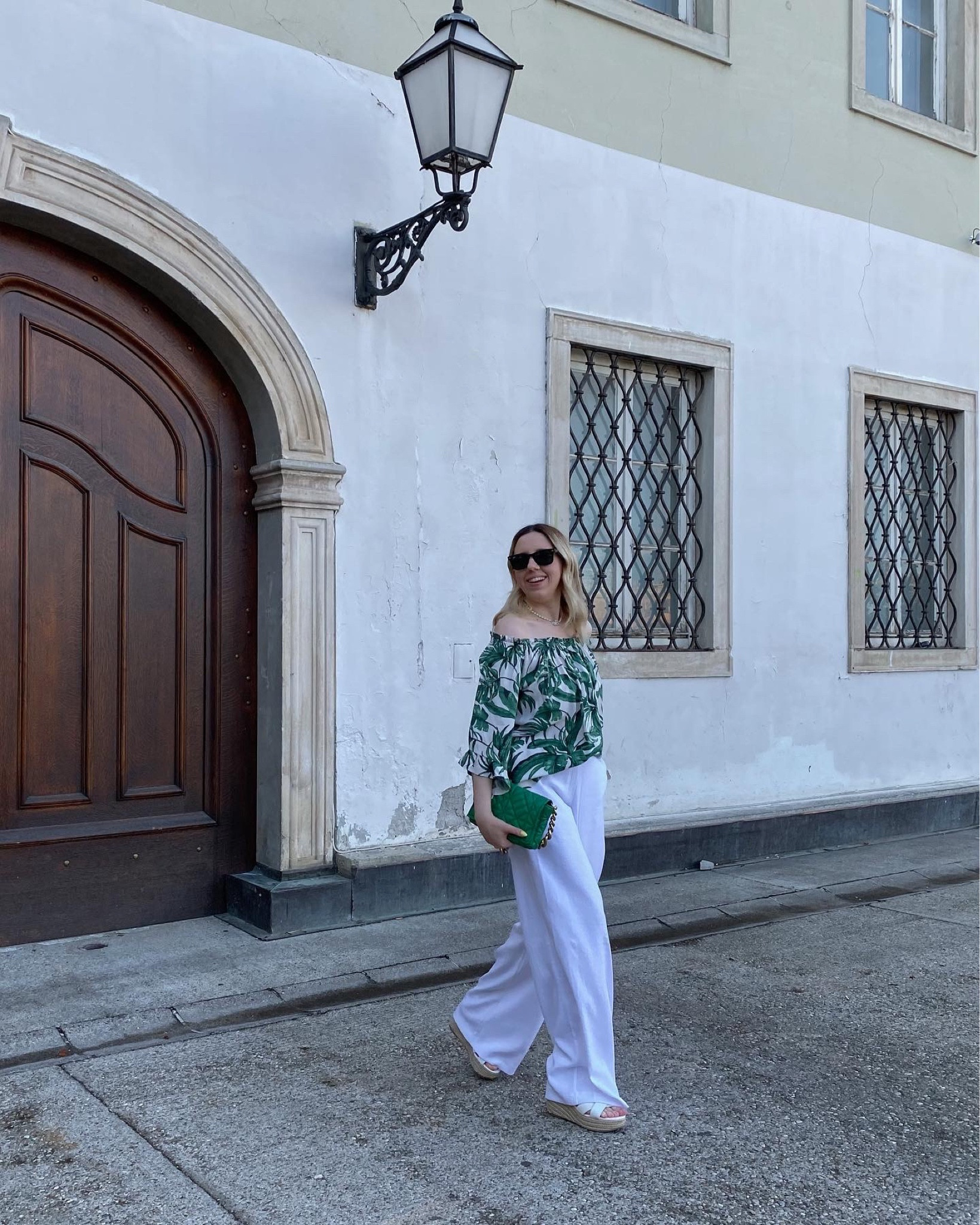 White wide leg pants always a good idea for Summer!  

•
•
•
#widelegpants #widelegtrousers #greenbag #greenshirt #summeroutfit #siennabelic 

#LTKeurope #LTKfit #LTKSeasonal