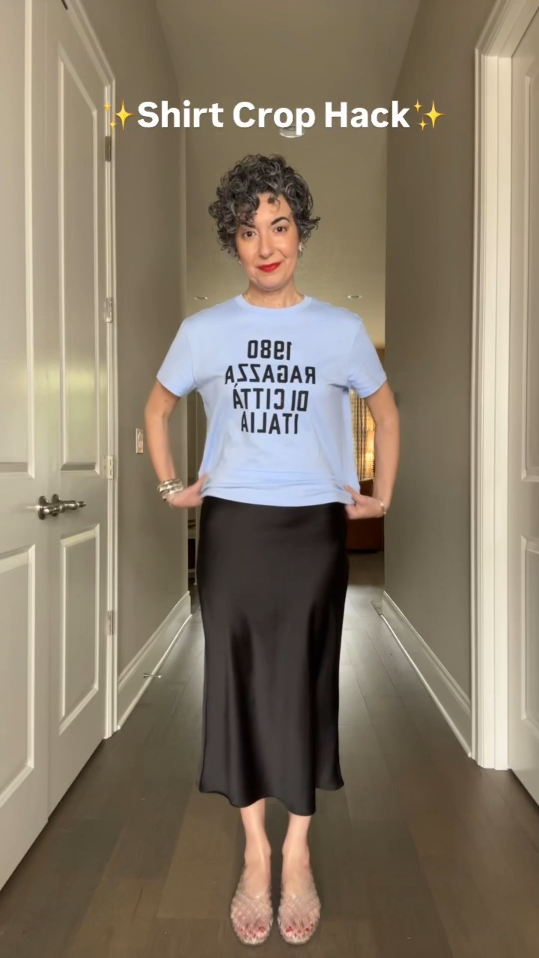 SHIRT CROP HACK - one of my most requested videos. How I crop my t-shirts with skirts and over dresses.  I wear a small in the “crop tuck” band. It’s adjustable and easy and comfortable to wear throughout the day. 
.
Wearing a small in skirt and medium in tee!
.
#stylehack