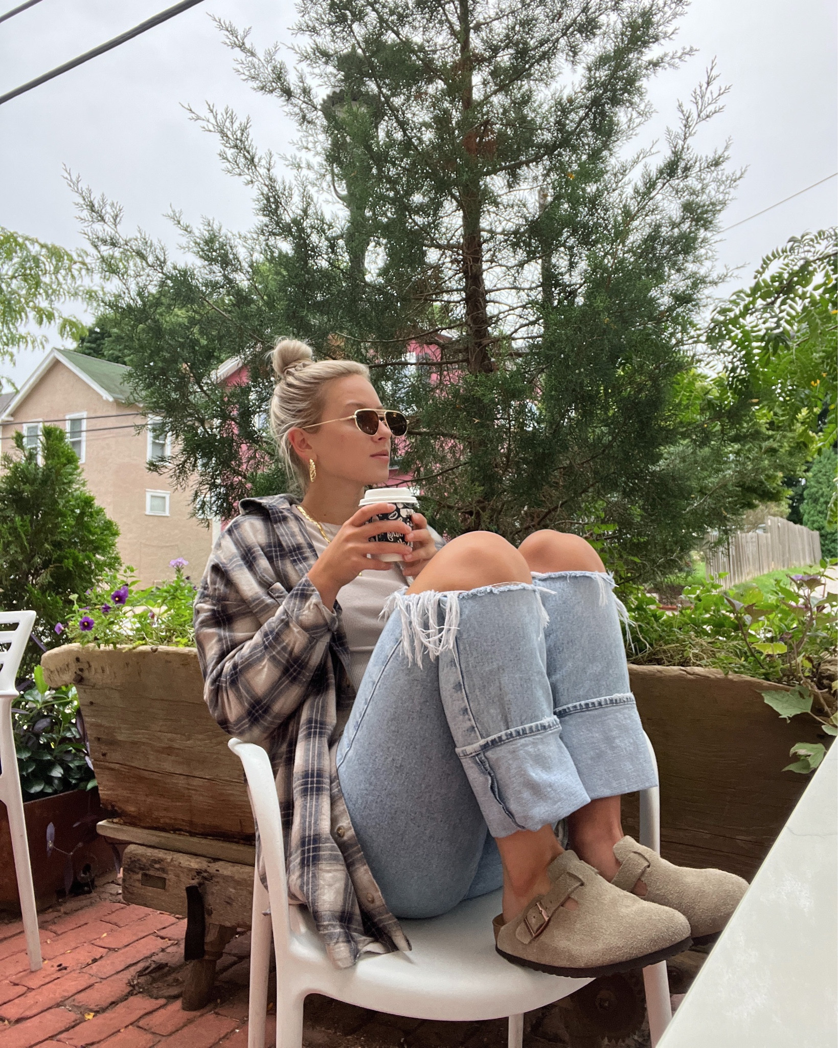 Fall style, fall fashion, fall outfit, flannels for fall, fall flannel, Abercrombie jeans, Abercrombie style, birkenstock clogs, birkenstock Boston 