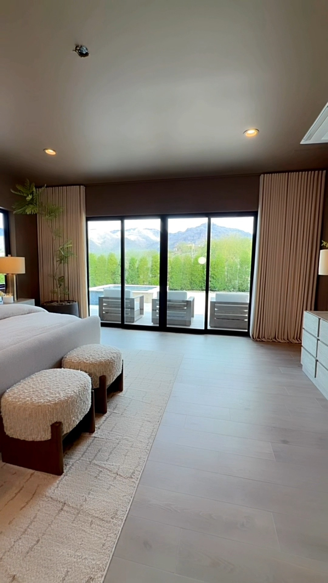 My pinch pleated curtains are a must! They elevated my master bedroom to give it that luxe look and feel without breaking the bank 😍✨

Curtains
Master bedroom Inspo
Bedroom makeover 

Summerthompsonstyles

#LTKU #LTKHome #LTKSaleAlert
