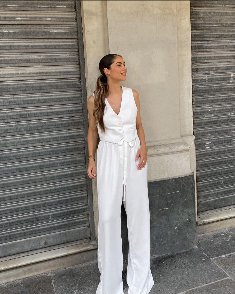 Look blanc

pantalon ample blanc, pantalon large blanc, gilet de costume blanc, gilet costume sans manches, gilet blanc 

#LTKstyletip