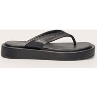 Black Pu Round Toe Thong Flatform Sandals, Black | PrettyLittleThing UK