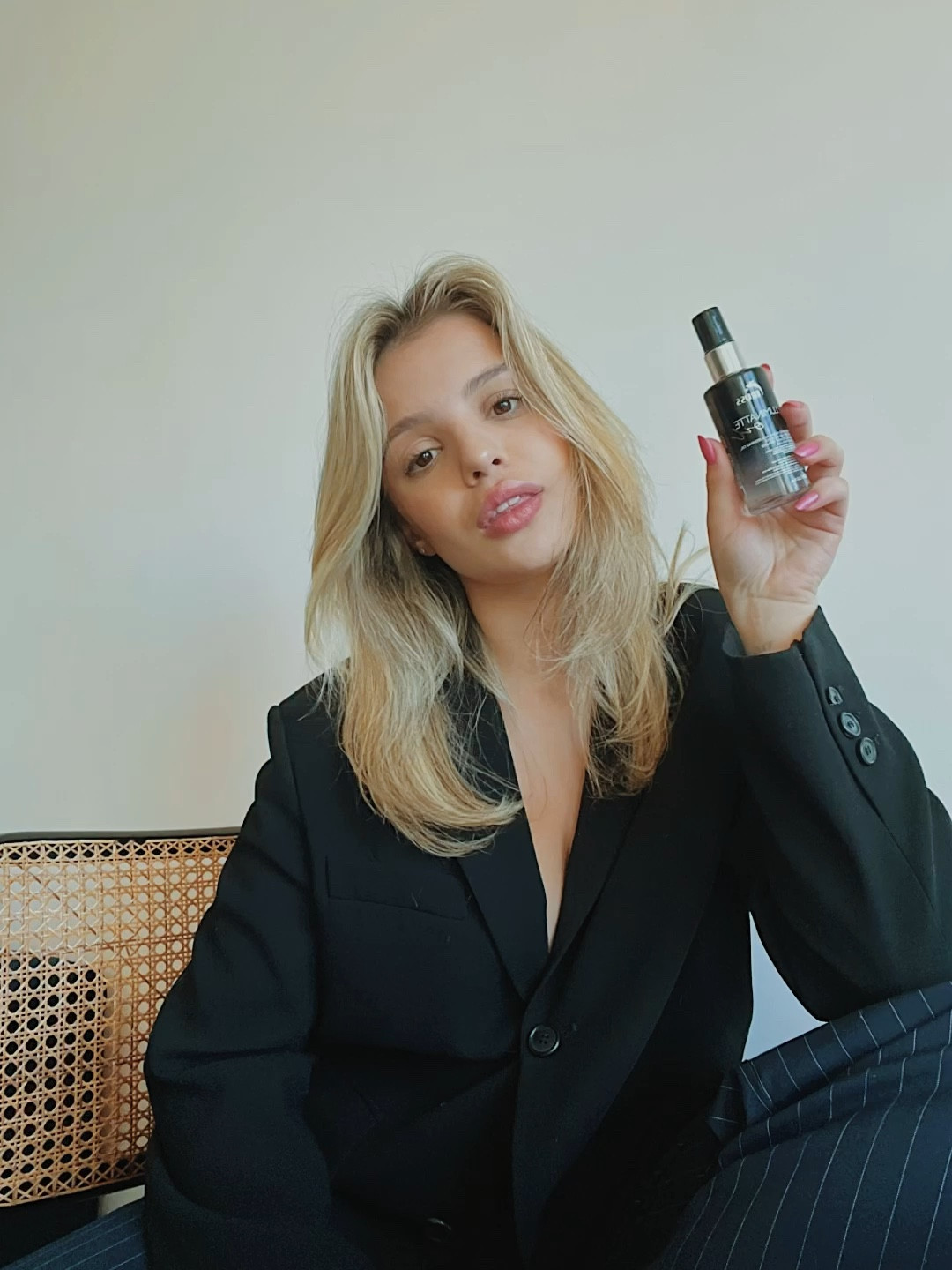 Um novo oleo para a nossa coleção! Lançamento de Truss, esse óleo ajuda a finalizar as pontas 🤍 Super fininho, textura confortável e bem cheiroso! Selo Mari Nunes de aprovação 🙋🏼‍♀️

#LTKbrasil #LTKbeauty