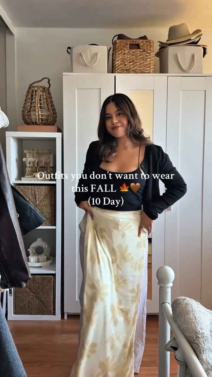 Day 3
Wearing my @justfabonline sandals 🖤🍂
Taking along my flower pencil skirt to Fall because it’s still hot out here. 
#summertofalloutfits #summertofall #justfabonline #falltransitionoutfit #fall2025 #justfabpartner