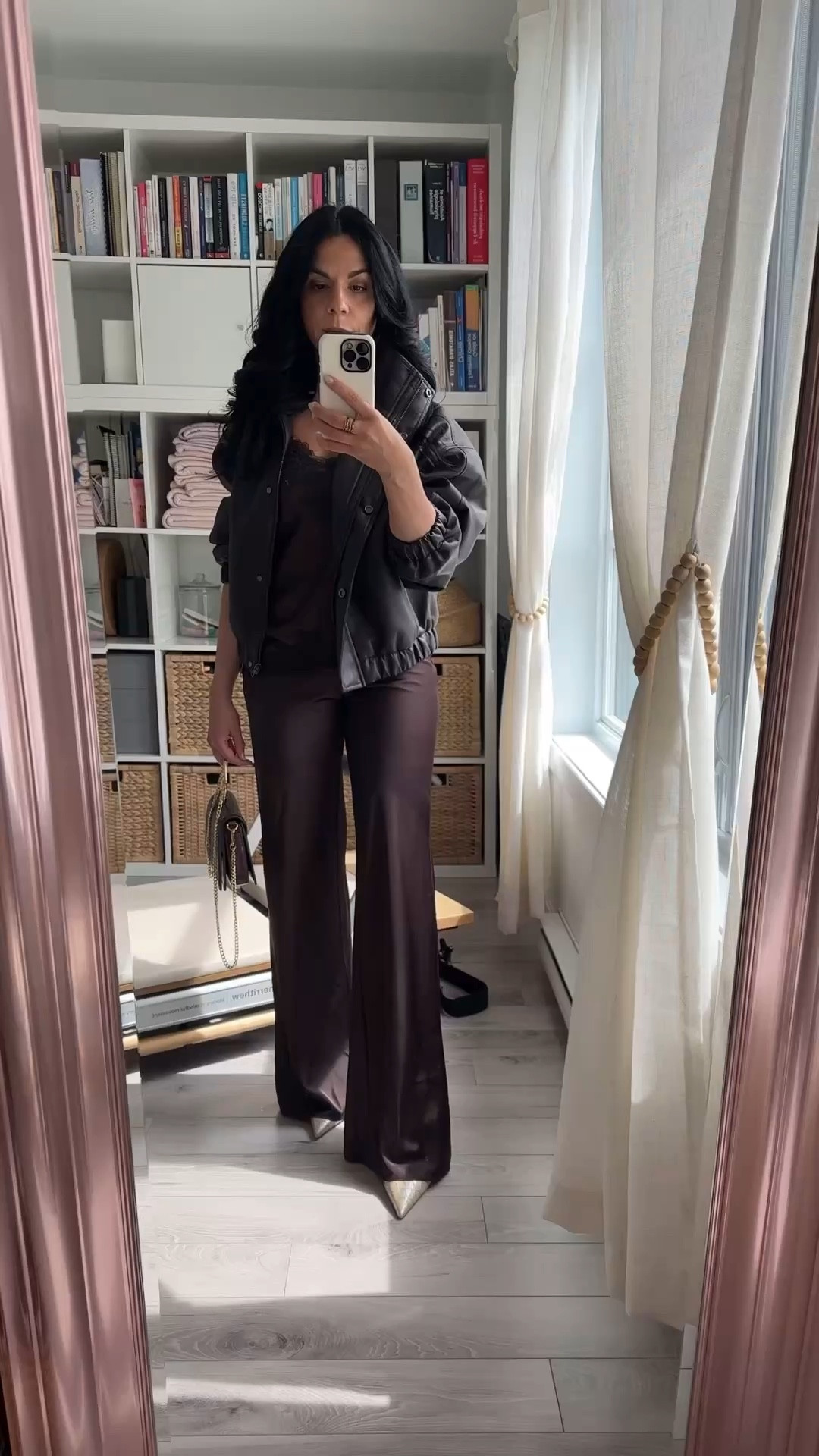 Cuir et satin! 🤎

#LTKcanada #LTKpetite