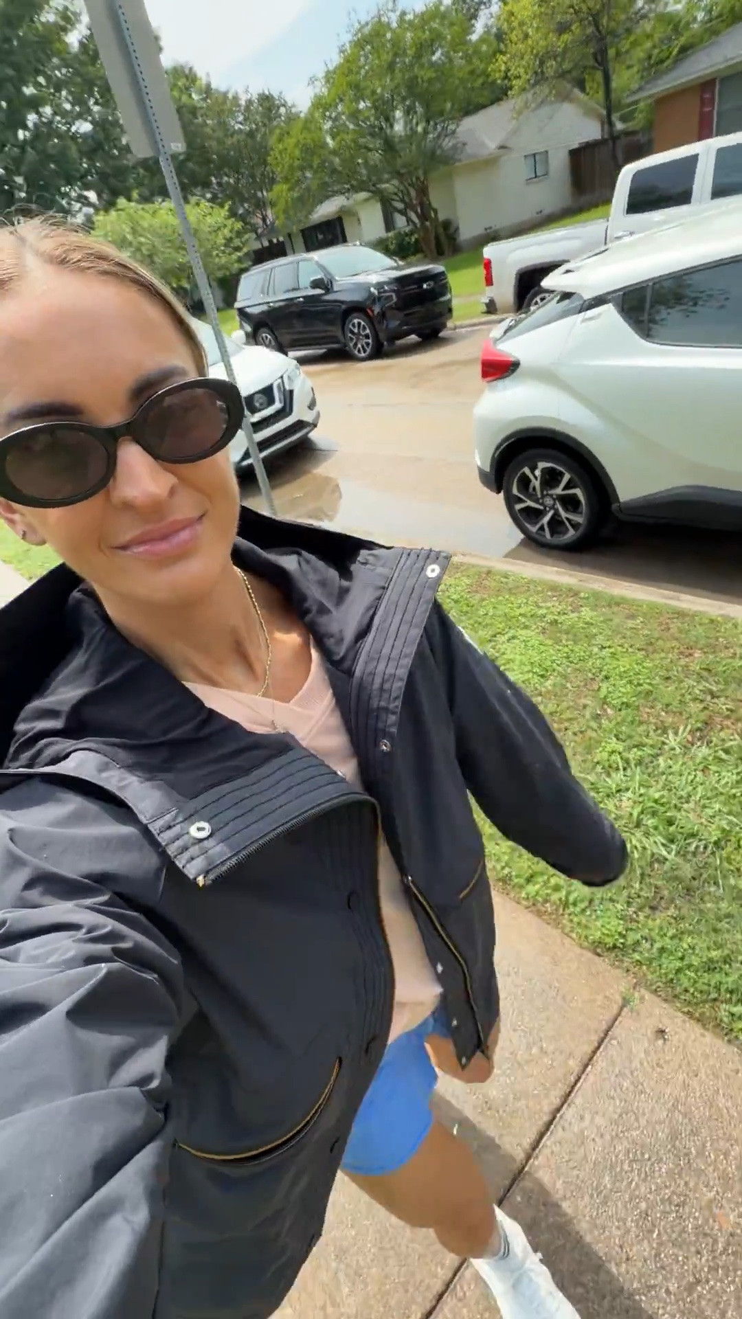 Chic yet practical rain jacket that I LOVE! 💯
