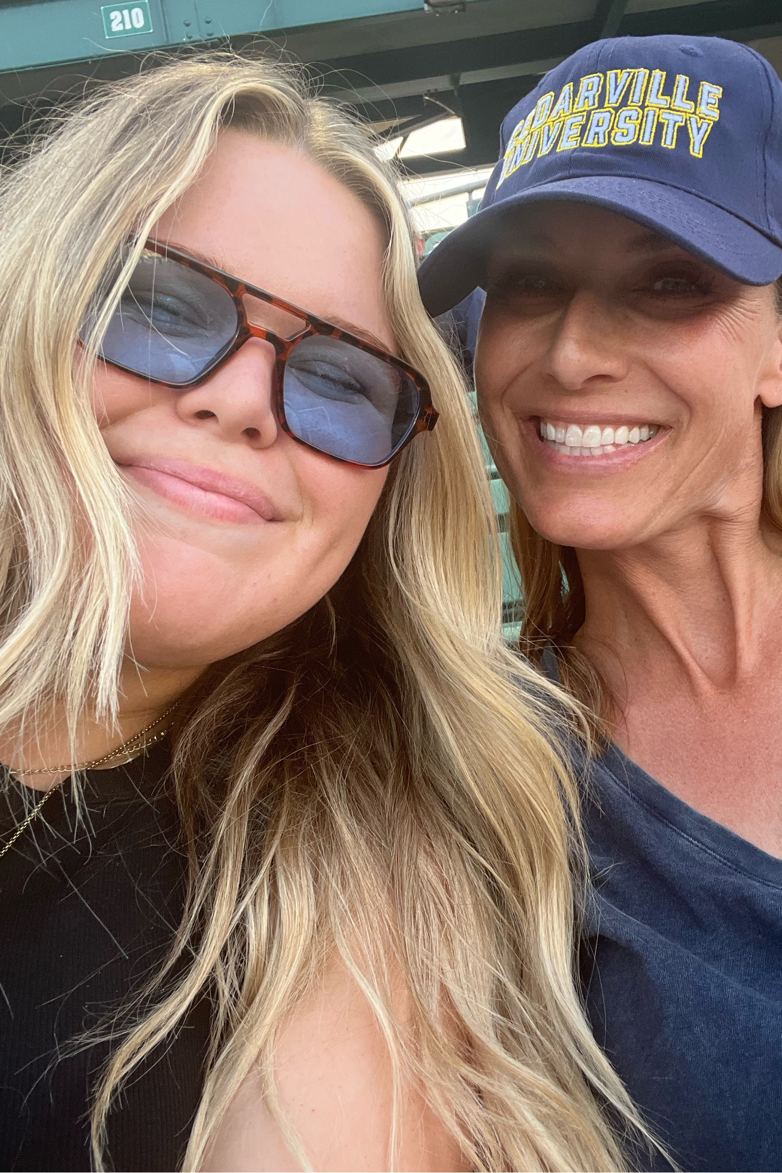 Sunnies🕶️☀️

#LTKfit #LTKunder100 #LTKstyletip