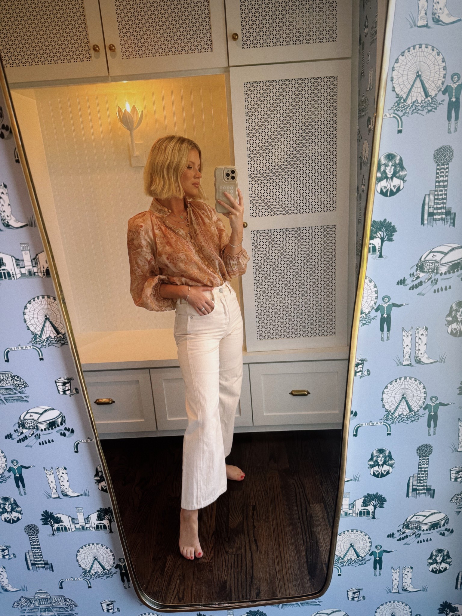 H’s filming outfit //