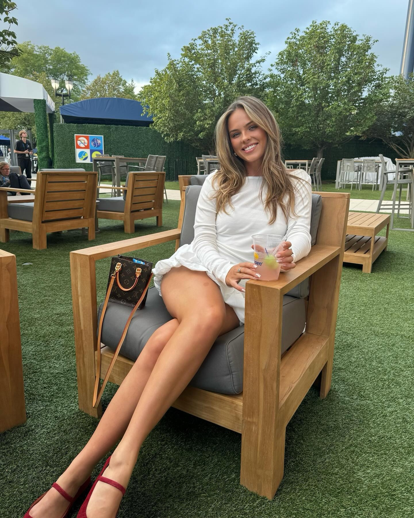 lots of love @usopen 🎾

I threw on a long sleeve plain white top from Brandy Melville over this gorgeous bubble hem dress!


#LTKxMadewell #LTKFindsUnder50 #LTKTravel