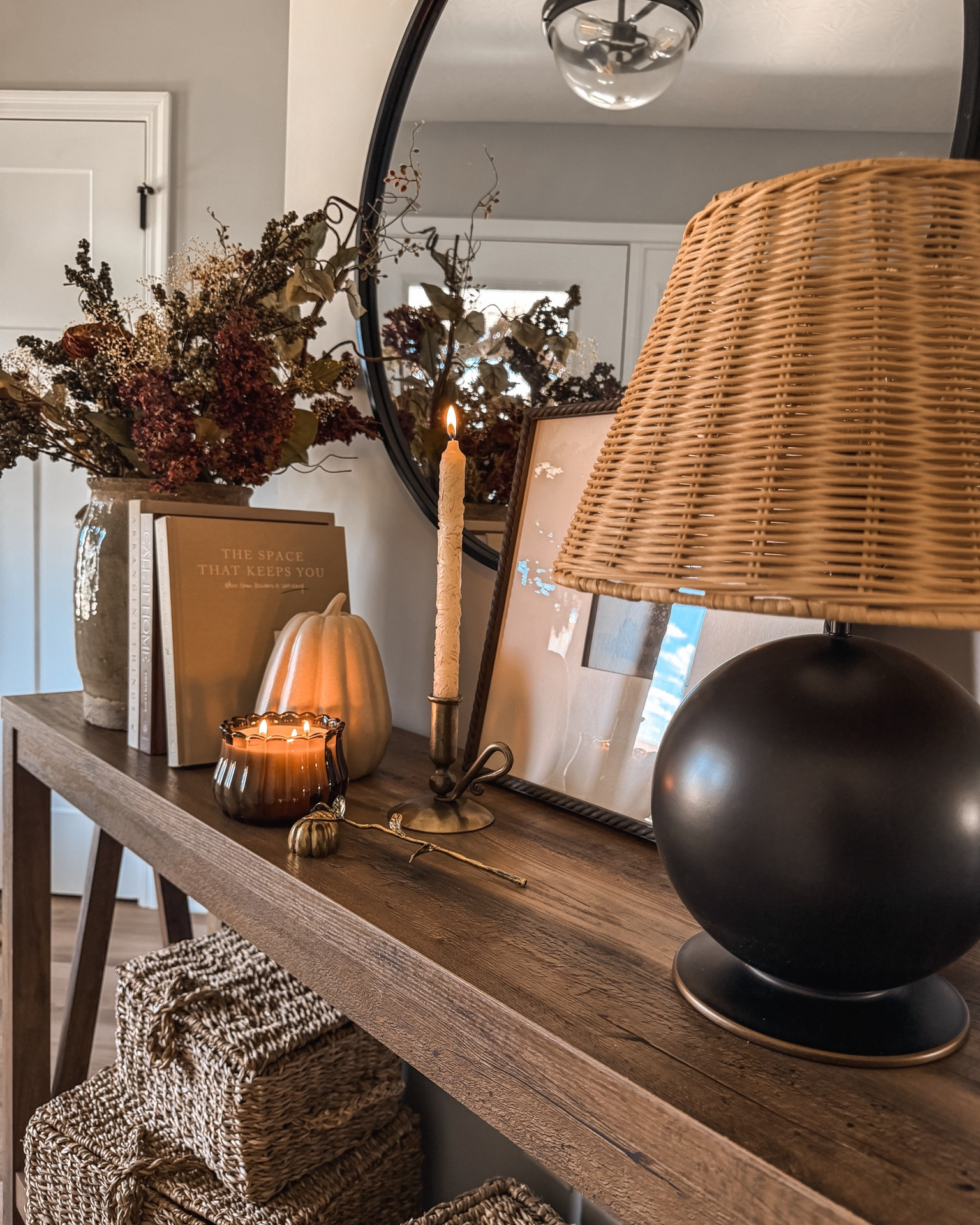 Fall console styling✨🍂

Fall decor, fall styling, seasonal decor, entryway, table styling, neutral home, moody fall, table lamp, vase styling, fall florals, faux stems, fall candle, basket storage

#LTKHome #LTKSeasonal