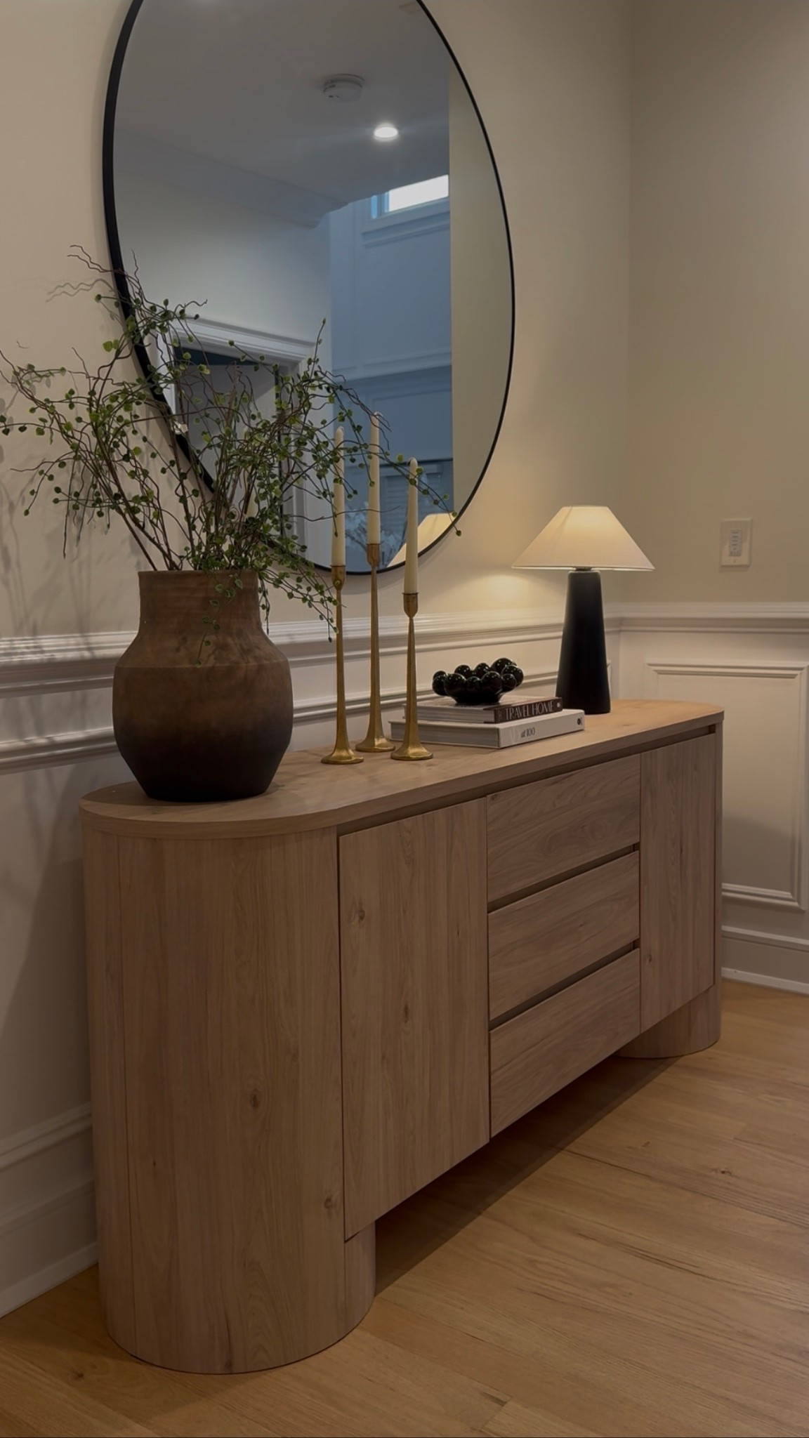 This is the perfect oak console for your entryway!!! Luxury for less ✨