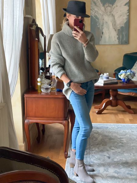 Cosy knits teamed with skinny cropped jeans. A personal favourite combo 💙🩶
.
Hat - bought locally
Jumper @acnestudios
Jeans @jcrew
Boots @ecco pr
.
#everydaystyle #mystyle #outfitinspo #whattowear #outfitideas #mymidlifefashion #metoday #ootd


#LTKover40 #LTKeurope #LTKstyletip