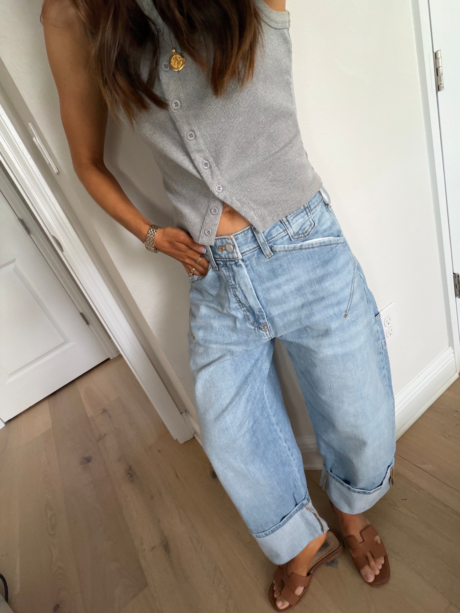 Wearing 25 petite!! I sized up for a loose fit but they’re stretchy so sizing  up is not necessary 