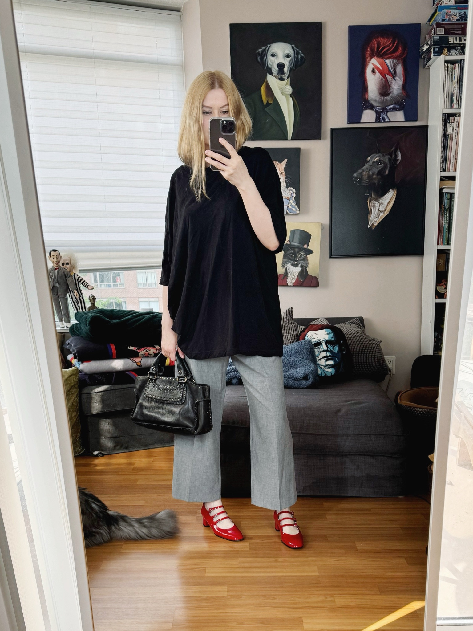 I love these Aritzia trousers. They come in several fabrics and a bunch of colours. I also have them in a camel colour in a soft wool blend. Since I’m not tall and they are cropped, they hit perfectly at the ankle for me which works with all kinds of footwear. 
T-shirt and bag are secondhand/vintage. 

 •
#springlook #vintageceline #carelkina  #torontostylist #StyleOver40  #secondhandFind #fashionstylist #slowfashion #FashionOver40  #MumStyle #genX #genXStyle #shopSecondhand #genXInfluencer #genXblogger #secondhandDesigner #Over40Style #40PlusStyle #Stylish40

#LTKStyleTip #LTKItBag #LTKOver40