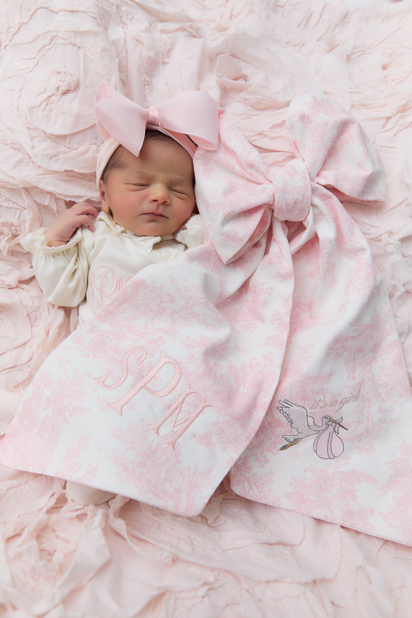 Wearing her personalized coming home outfit by Caprilina 🤍🎀

#LTKMens #LTKmomlife #LTKootd