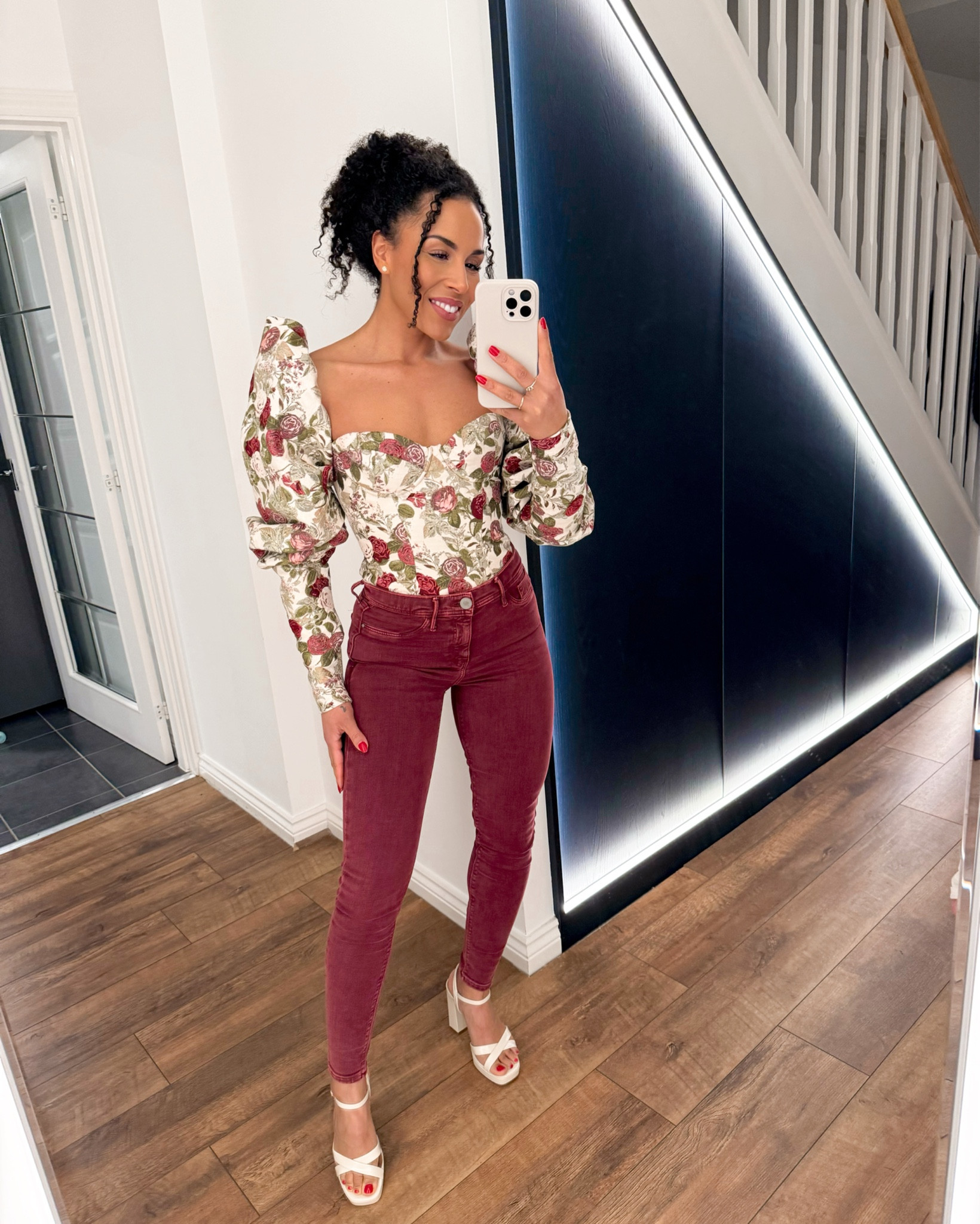 Girls dinner 🍽️ 🍷 

Couldn’t turn the corset as it is a few years old so have tagged lots of gorgeous going out tops I think you’d love ❤️ 

#girlsdinner #dinner #corset #jeans #heels

#LTKdatenight #LTKuk #LTKluxury