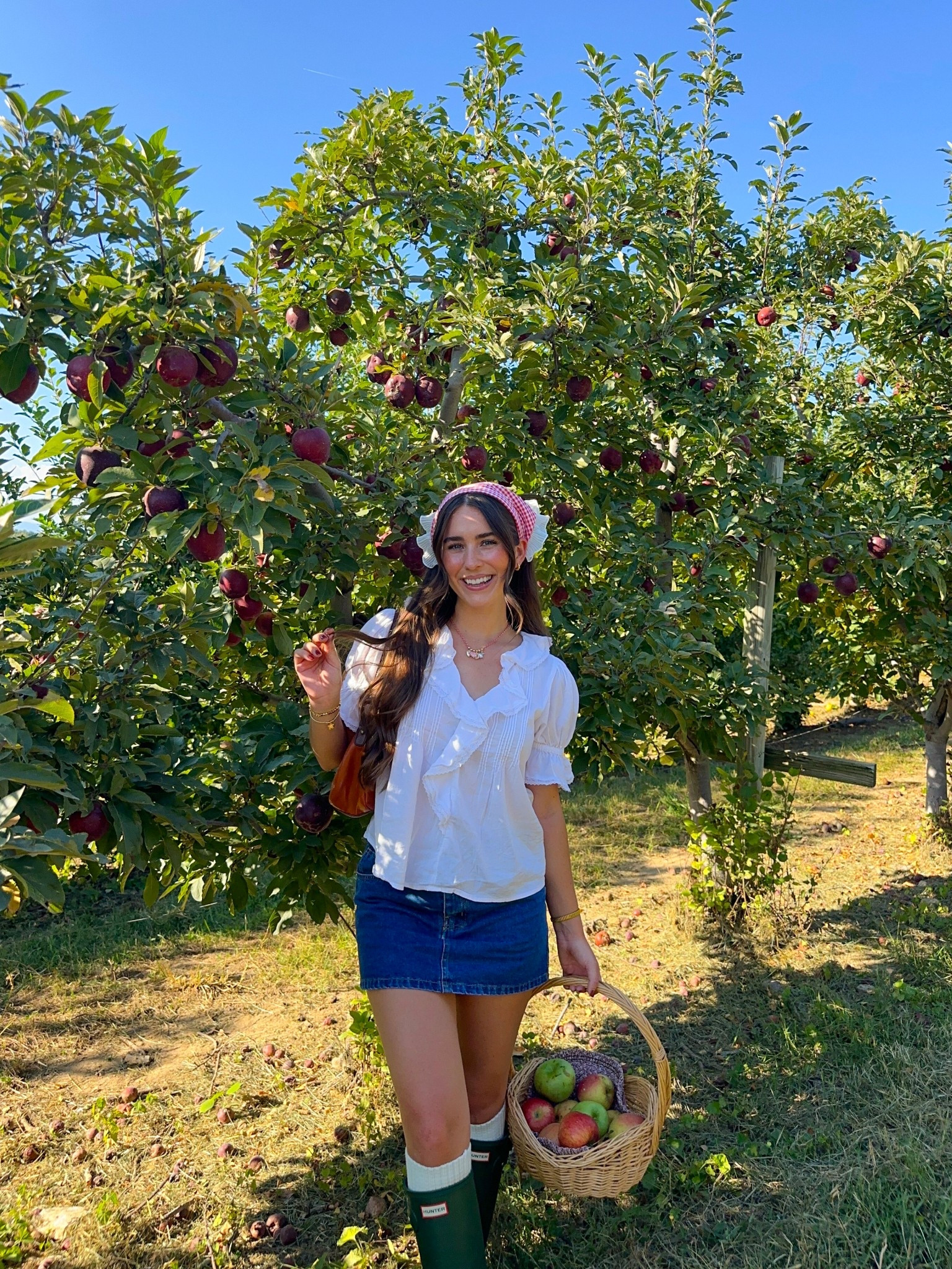 Apple picking outfit🍎🤎

#LTKStyleTip #LTKSeasonal #LTKFindsUnder100