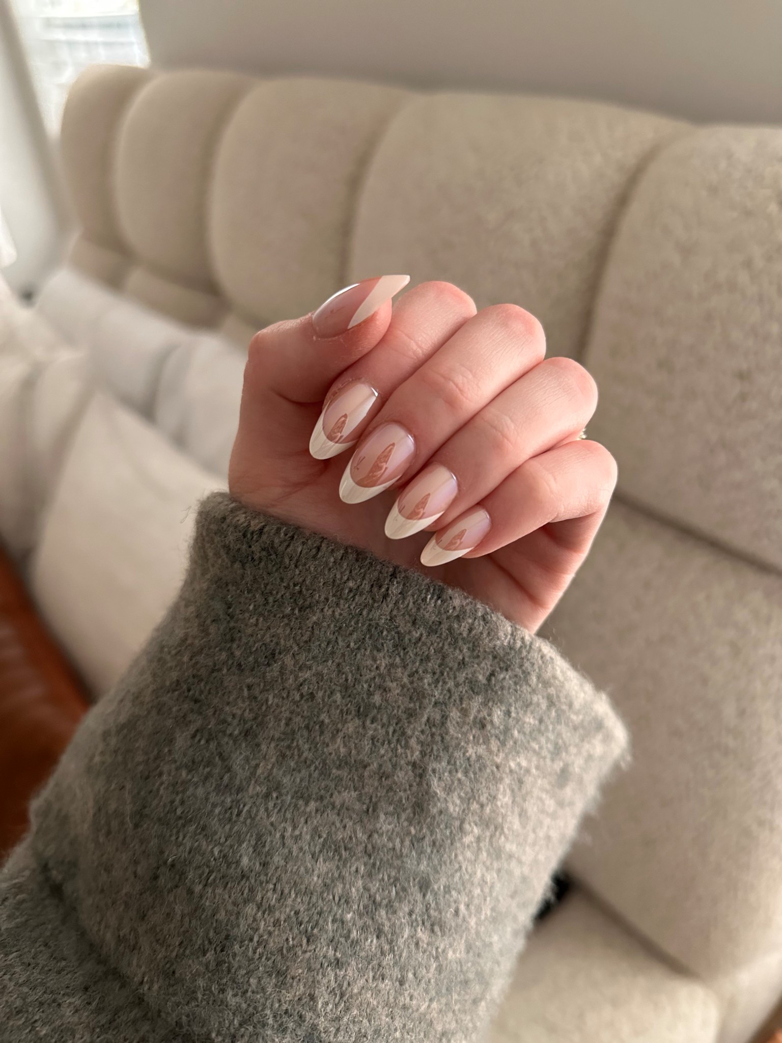 Glamnetic French glazed donut nails. These are so cute and give a little pop compared to a plain French tip. Perfect for Valentine’s Day 

French tips with a glossy, glazed finish.
Key Features:
Length: Short
Shape: Almond
Finish: Glossy, Glazed
Opacity: Semi-Transparent 
Thickness: 0.6mm
Each wear lasts up to 2 weeks

Press ons, press on nails, French tips, Glamnetic nails, fake nails 

#LTKBeauty #LTKselfcare #LTKValentine